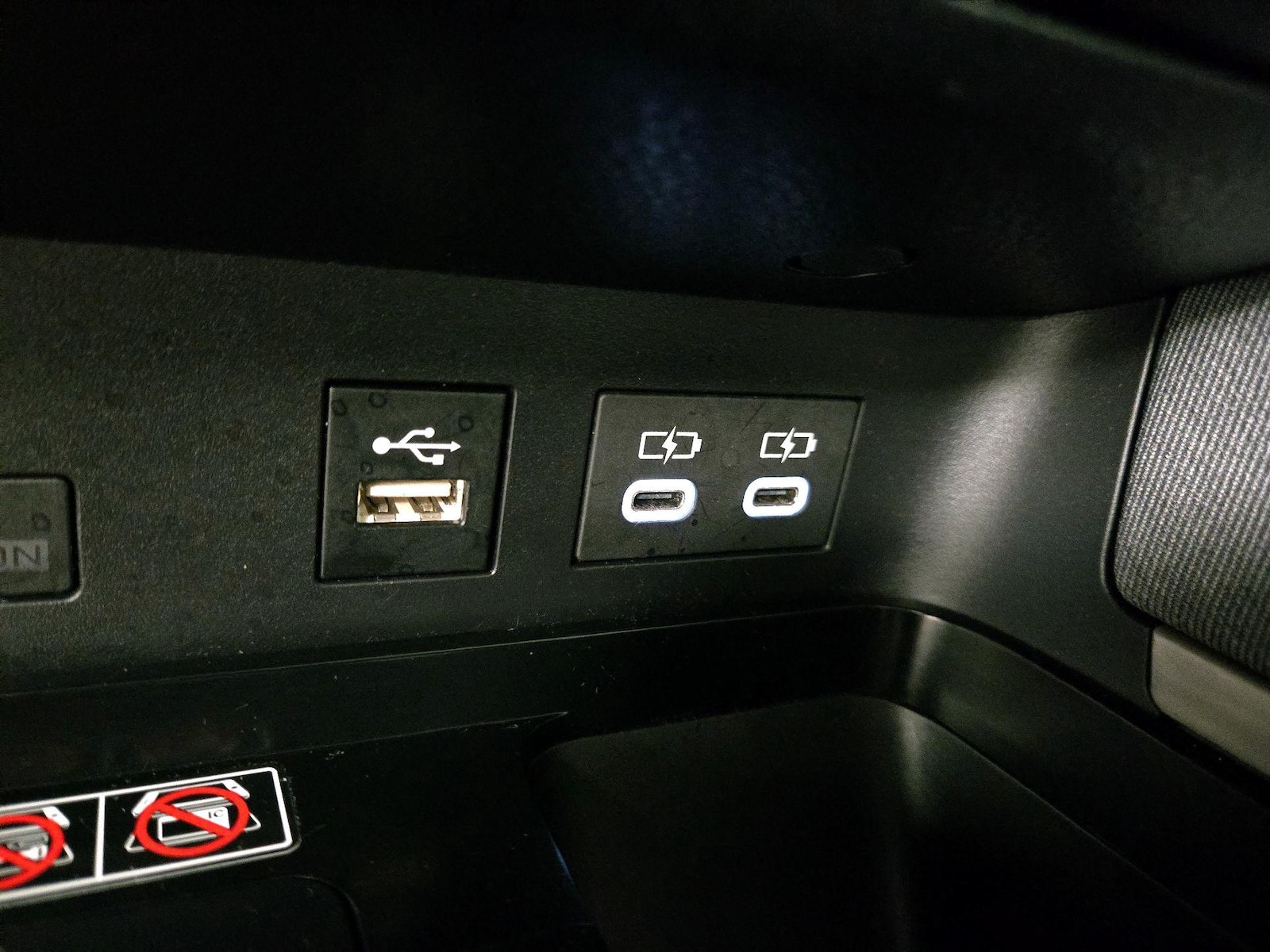 2025 Toyota Camry LE - Photo 19