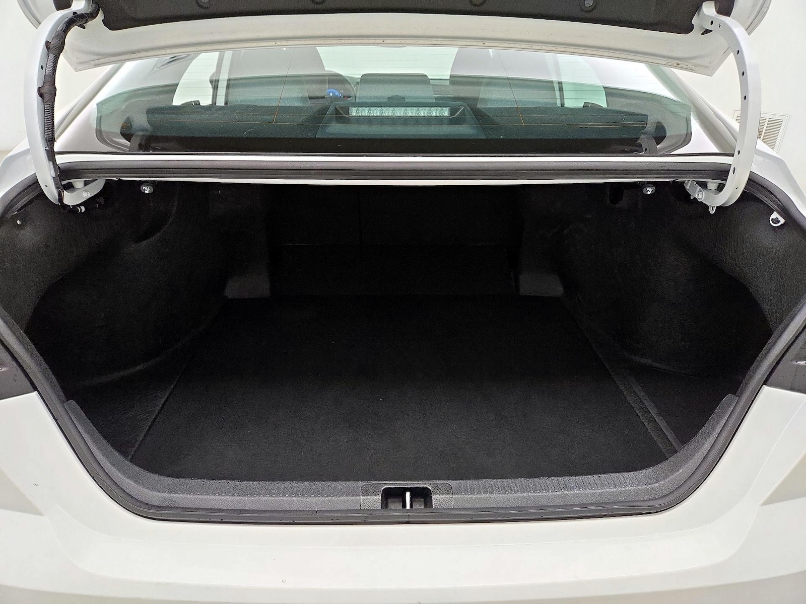 2025 Toyota Camry LE - Photo 21
