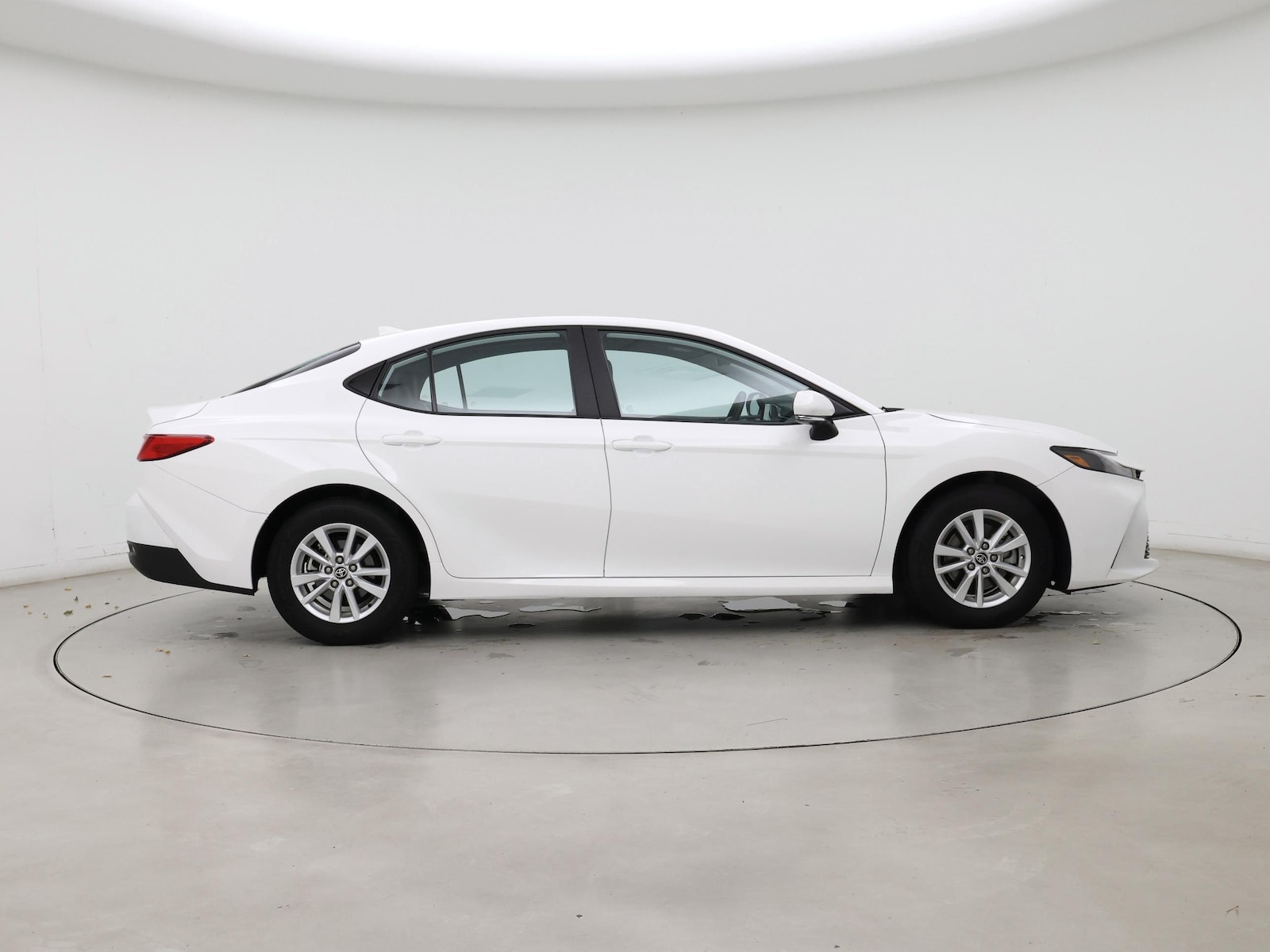 2025 Toyota Camry LE - Photo 8