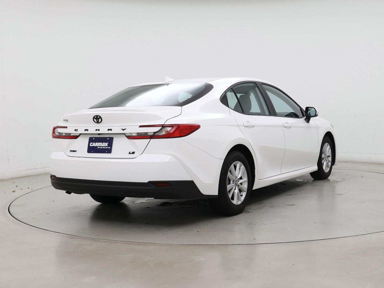 2025 Toyota Camry LE - Photo 9