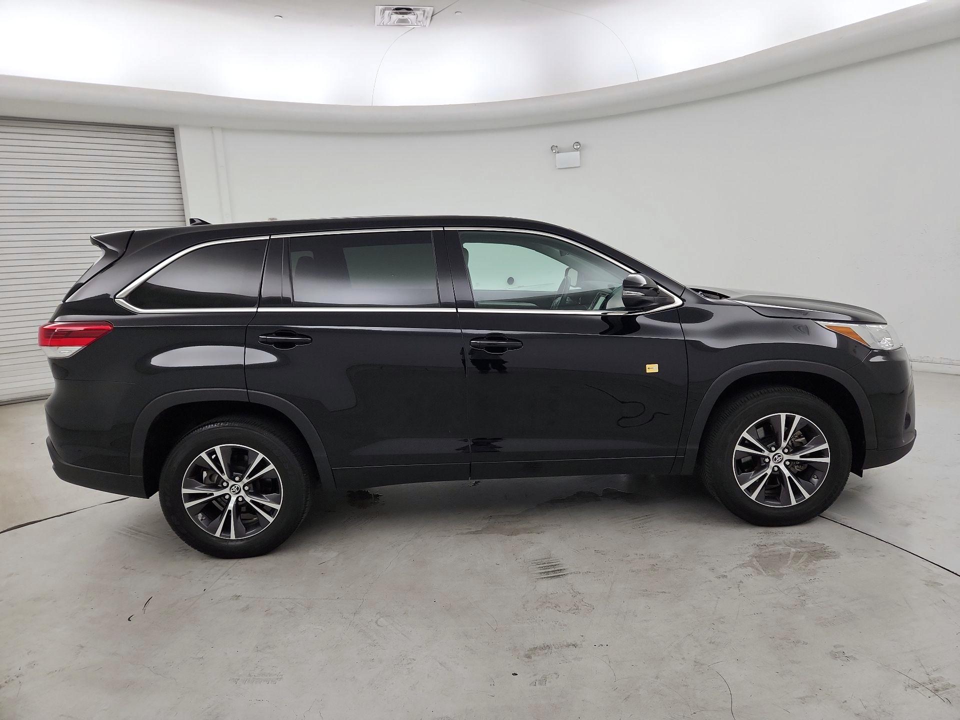 Thumbnail: 2018 Toyota Highlander - 4