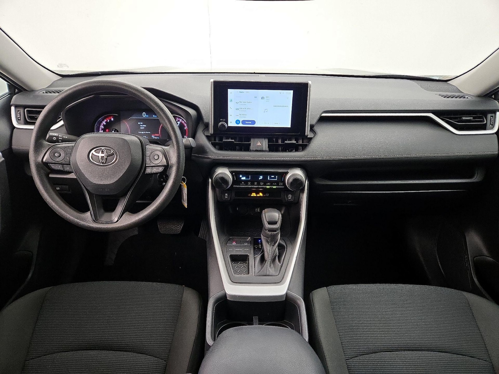 2025 Toyota RAV4 LE - Photo 10
