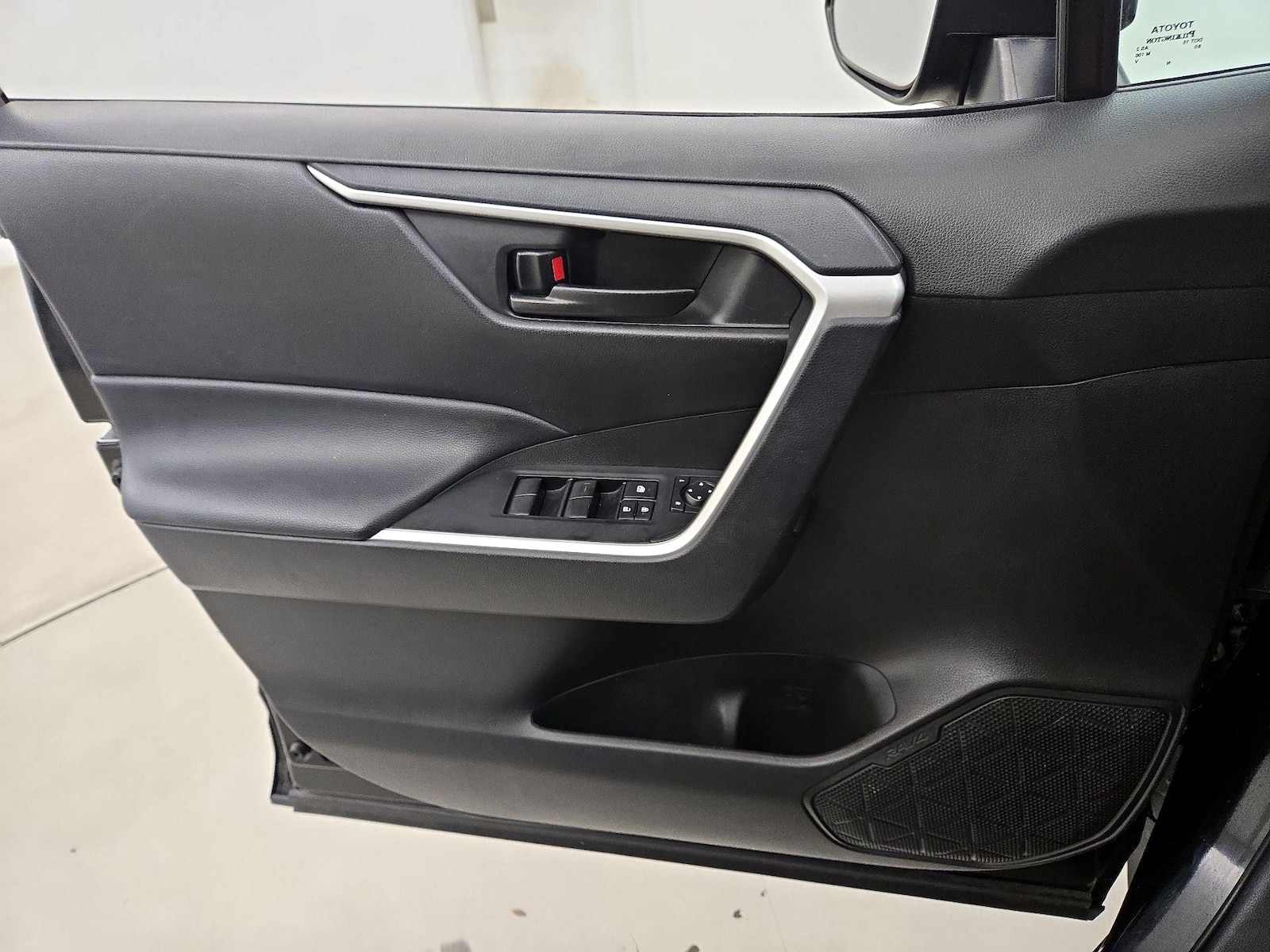 2025 Toyota RAV4 LE - Photo 13