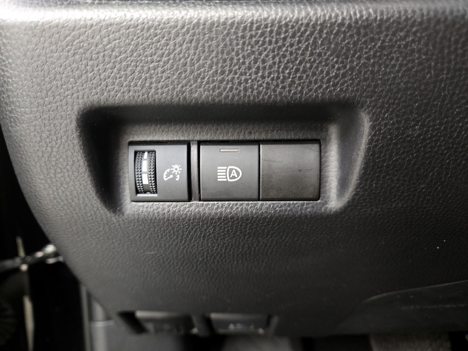 2025 Toyota RAV4 LE - Photo 14