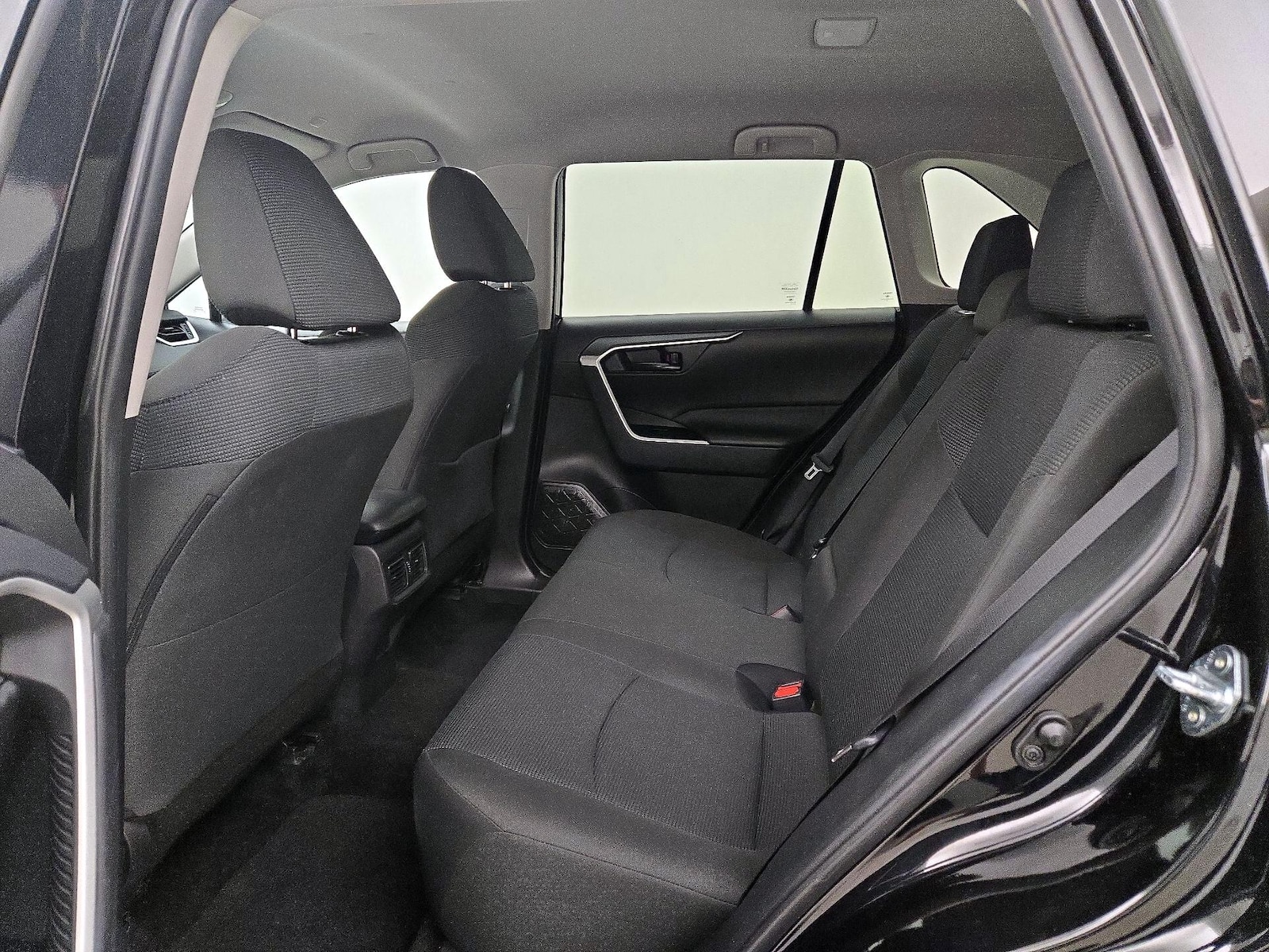 2025 Toyota RAV4 LE - Photo 20