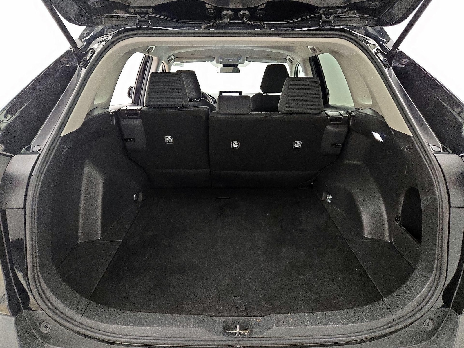2025 Toyota RAV4 LE - Photo 21
