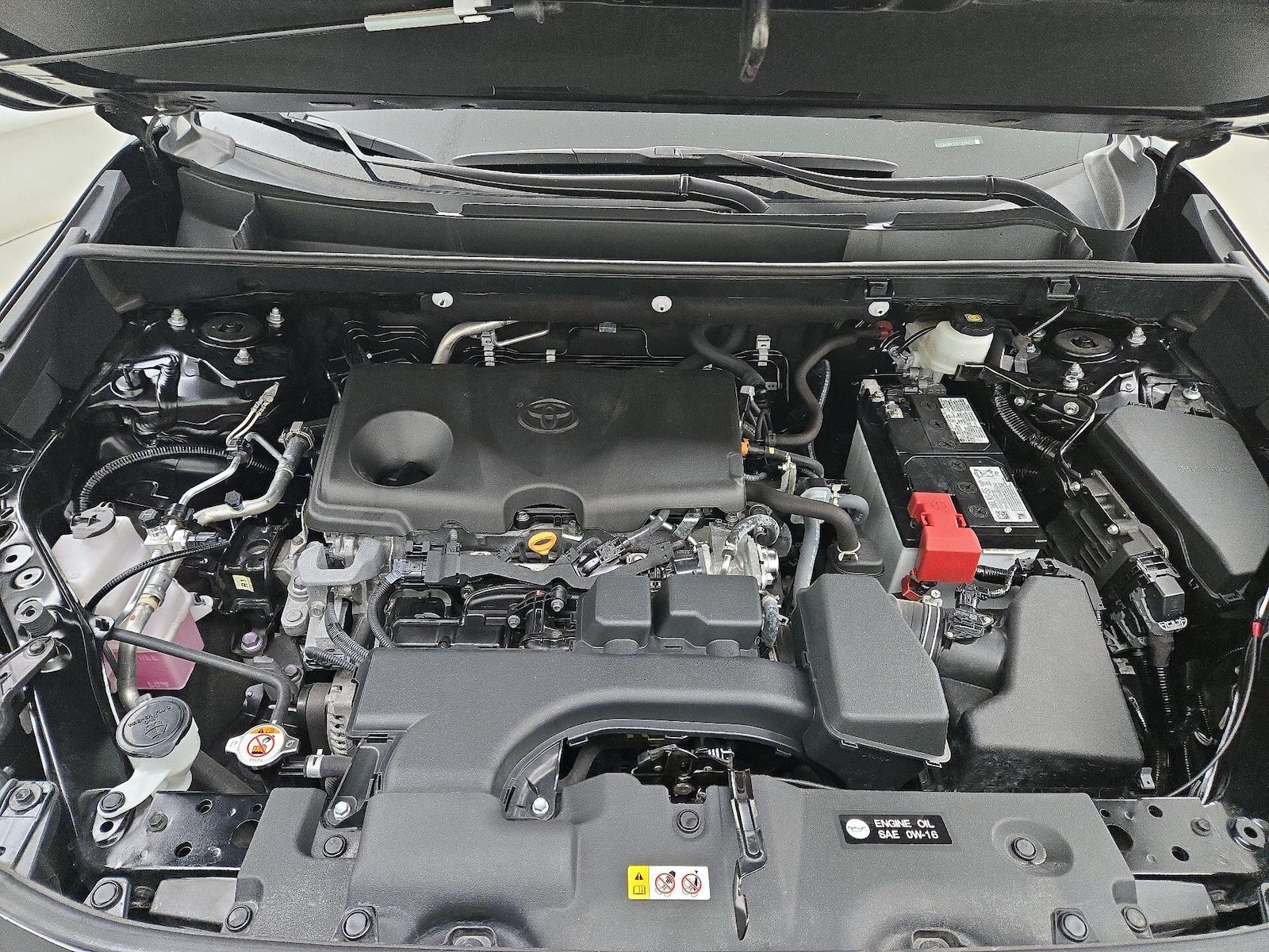 2025 Toyota RAV4 LE - Photo 22