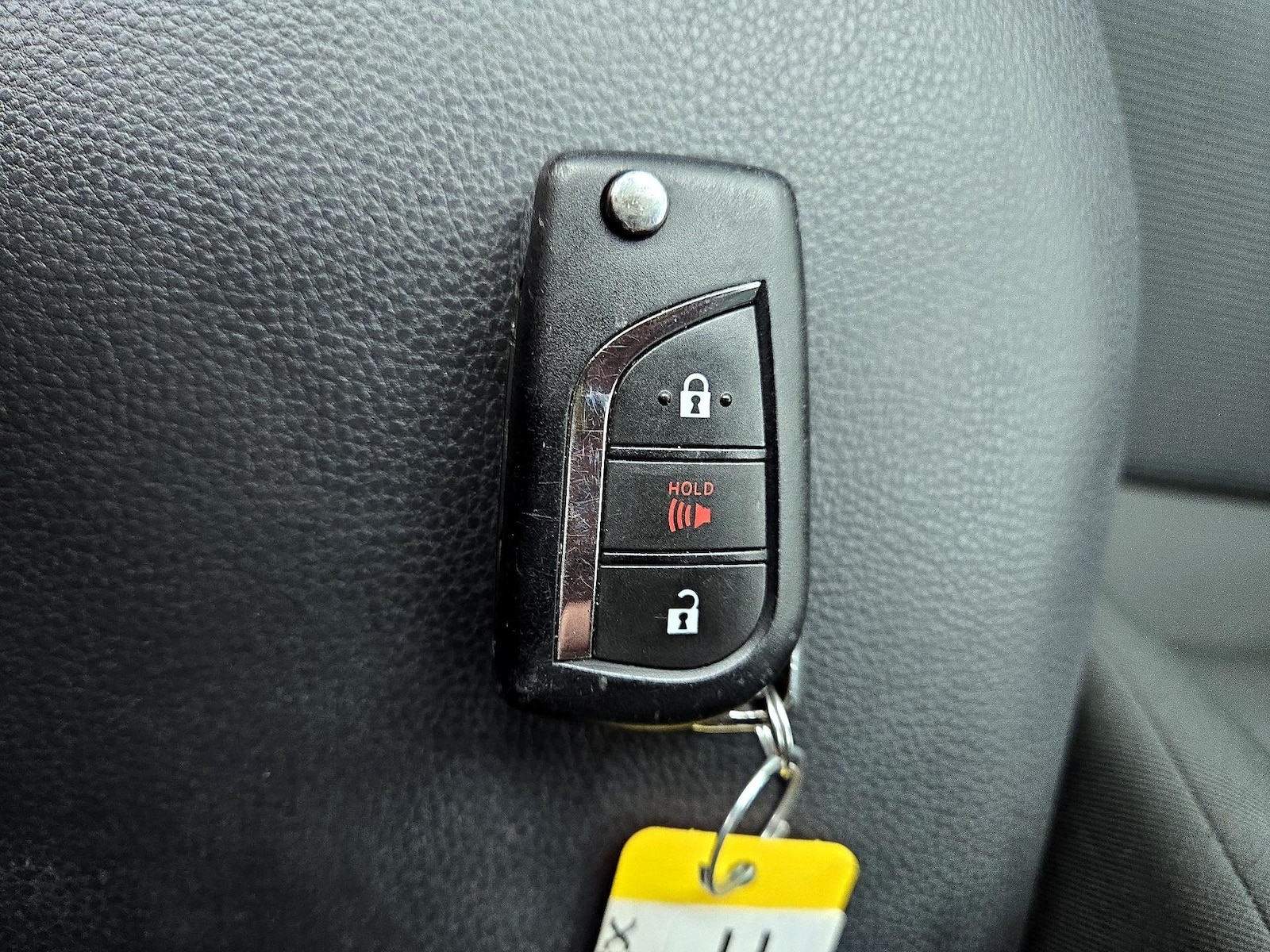 2025 Toyota RAV4 LE - Photo 23