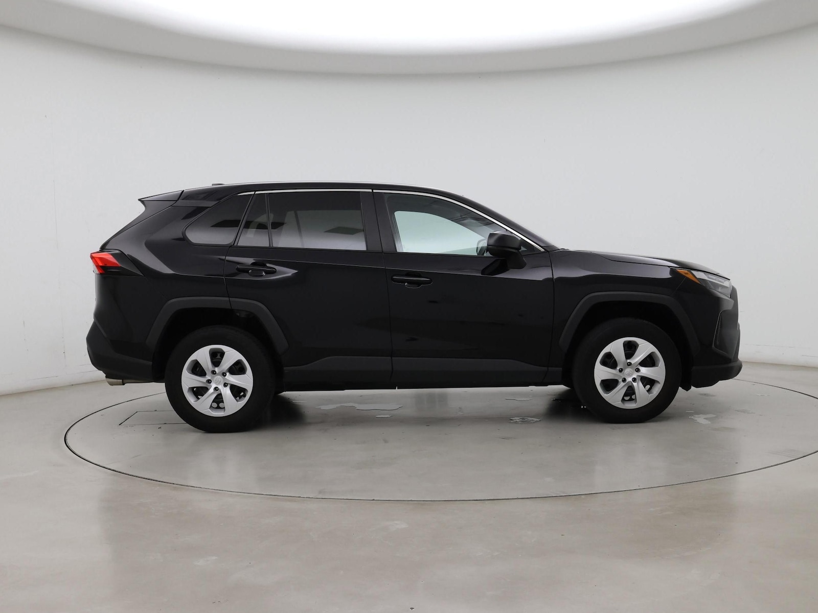 2025 Toyota RAV4 LE - Photo 8