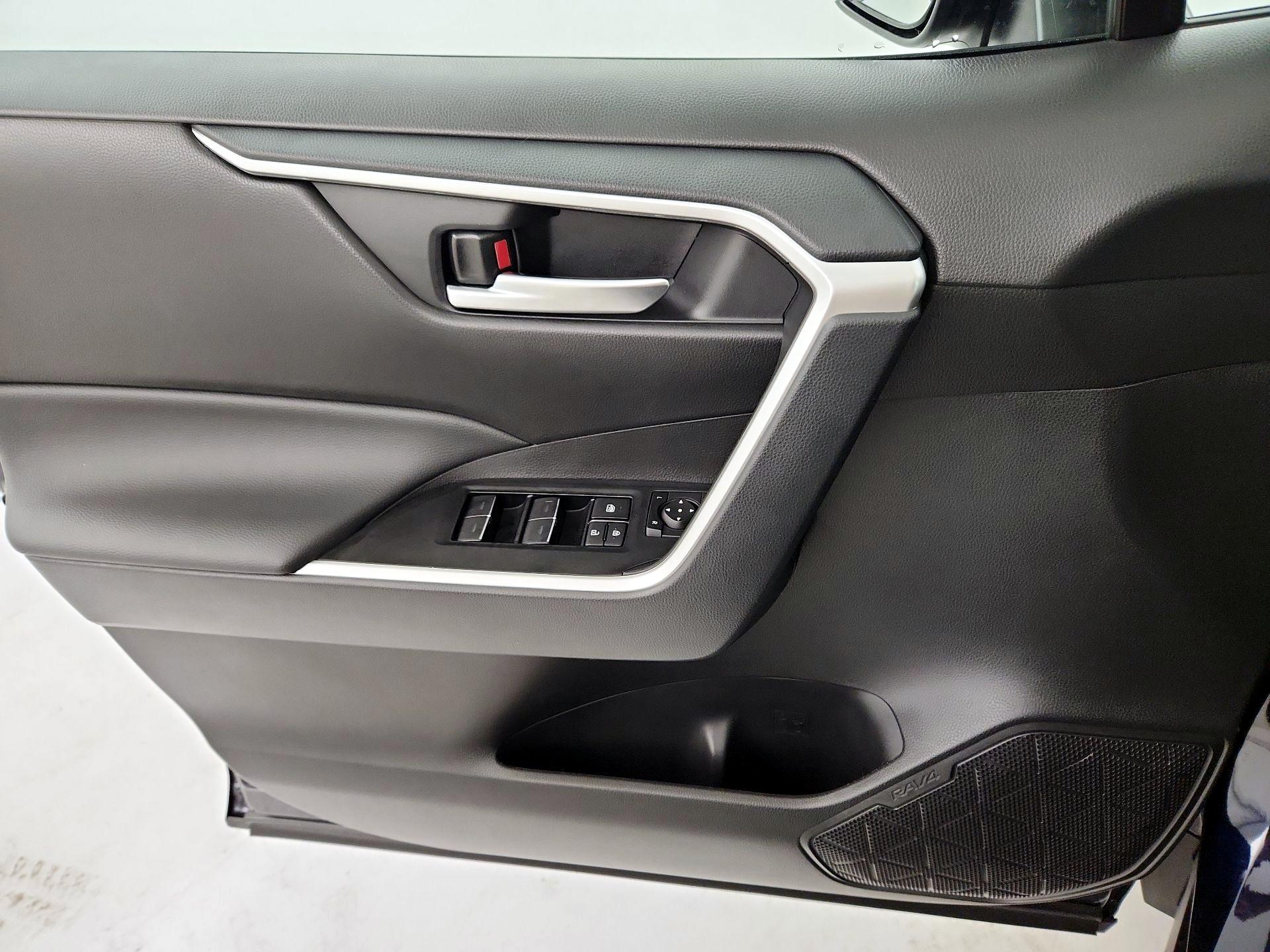 Thumbnail: 2025 Toyota RAV4 - 10