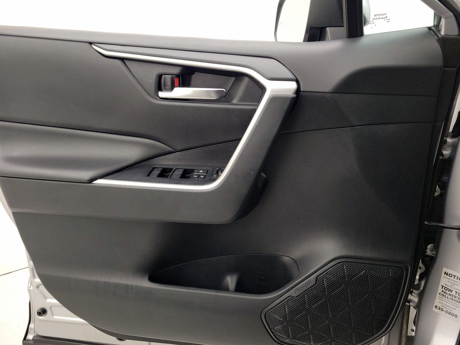 Thumbnail: 2020 Toyota RAV4 - 12