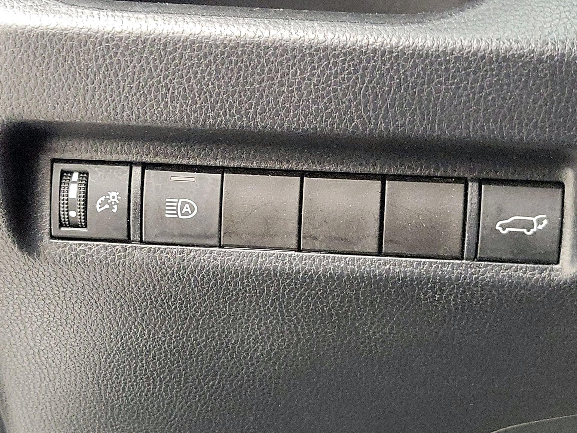 Thumbnail: 2020 Toyota RAV4 - 13