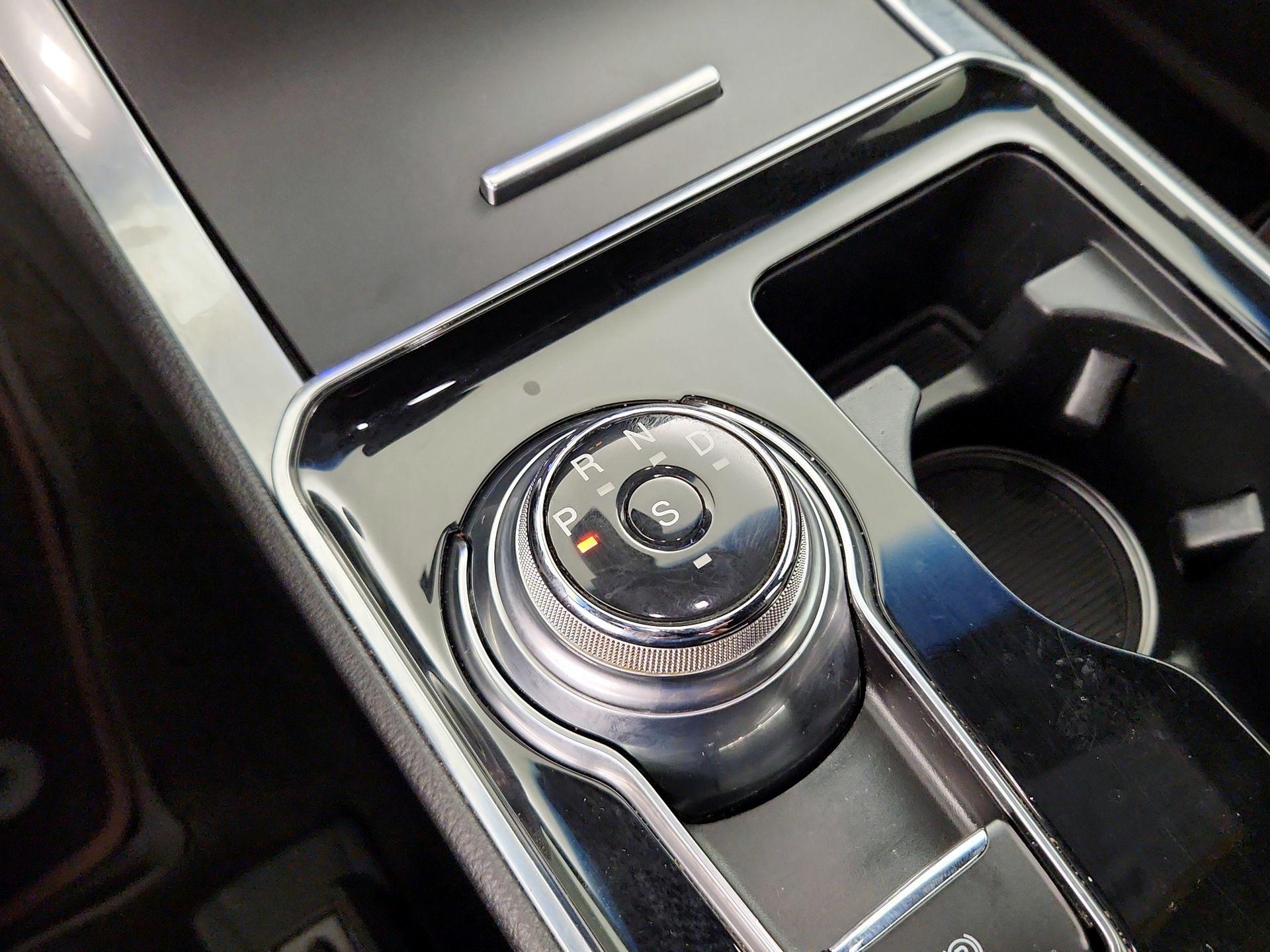 Thumbnail: 2020 Ford Edge - 16