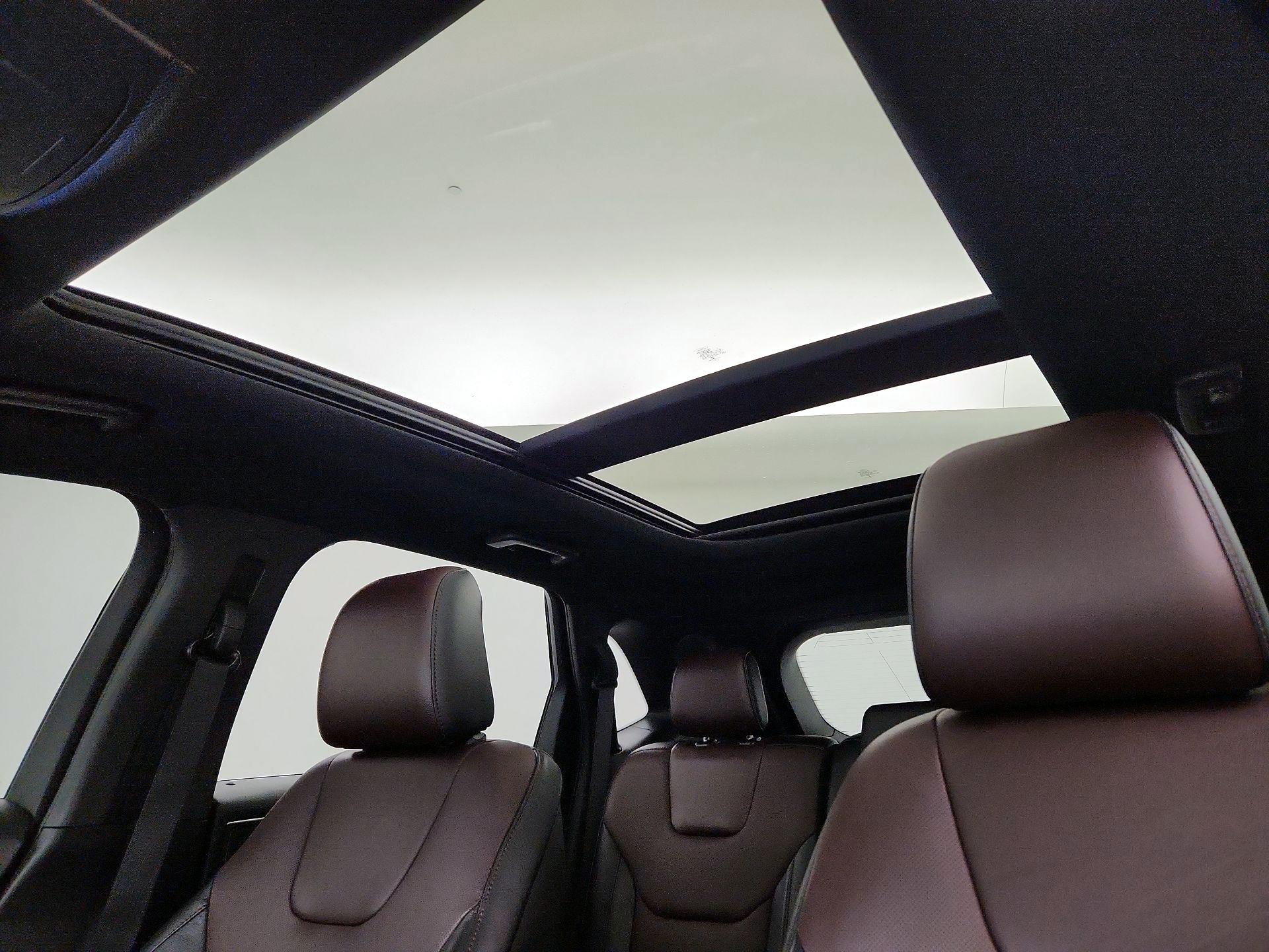 Thumbnail: 2020 Ford Edge - 18
