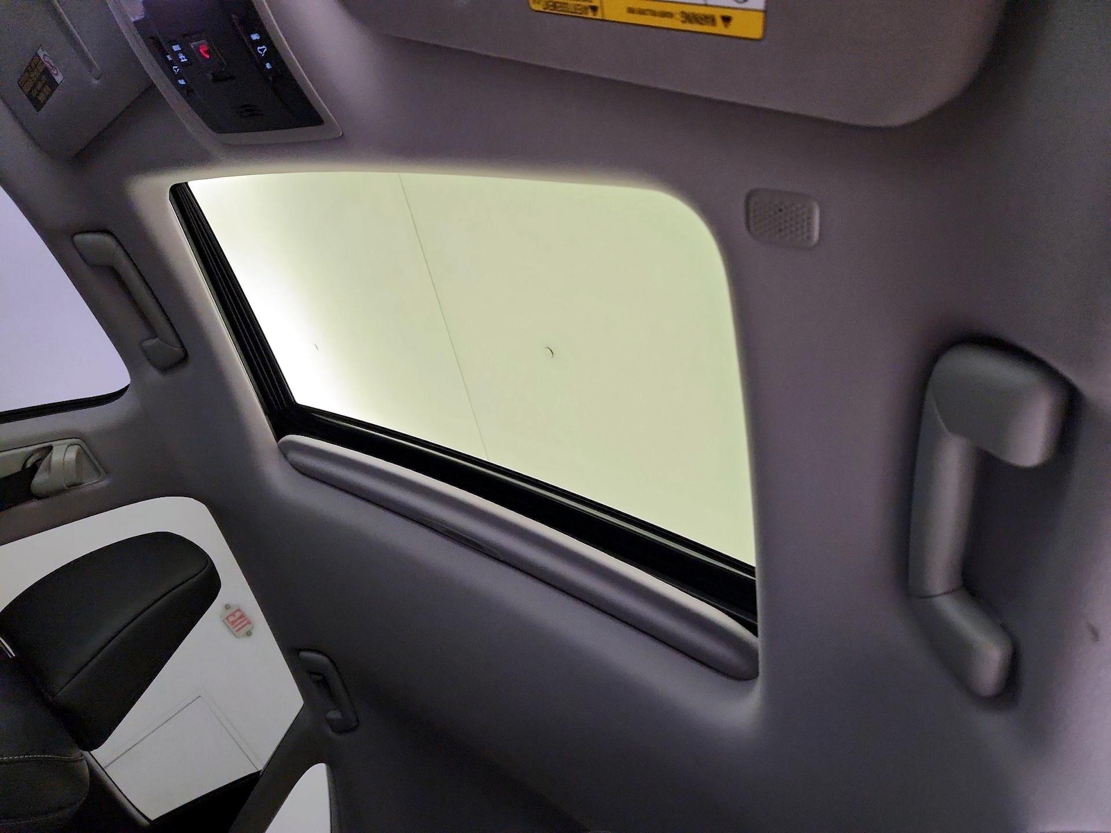 Sunroof(s) & Overhead Airbags
