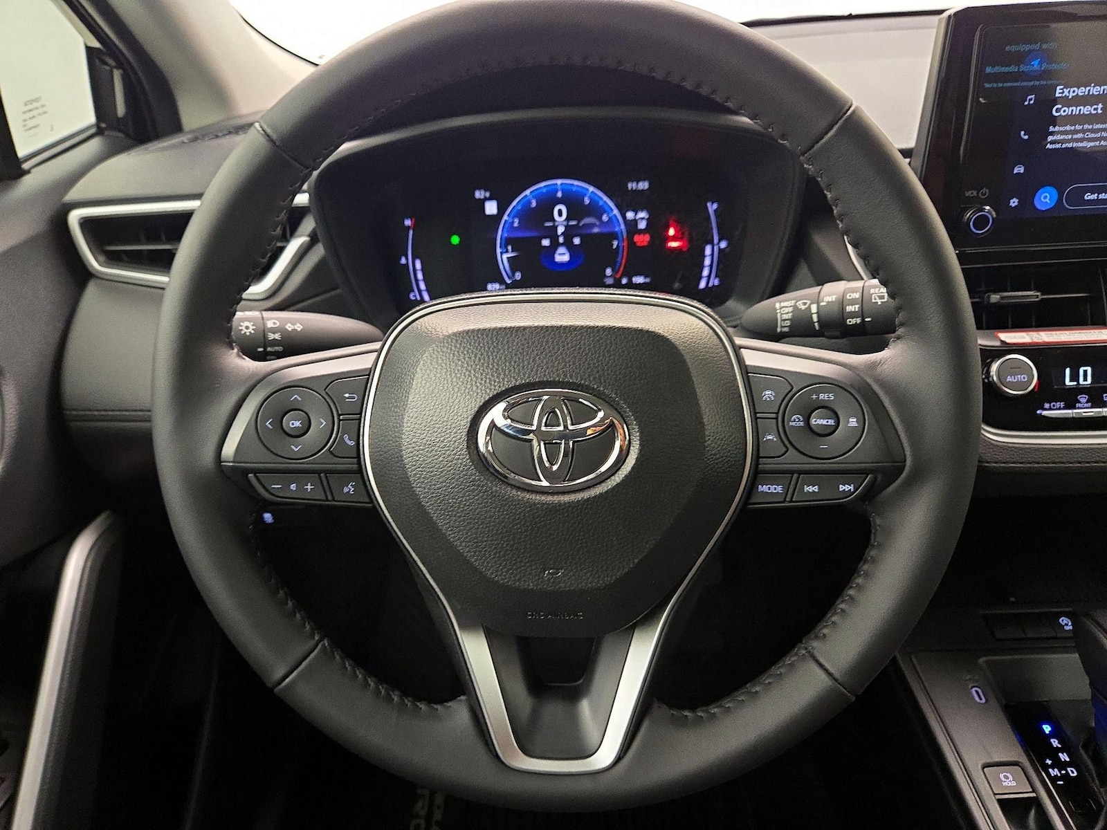 2026 Toyota Corolla Cross LE - Photo 11