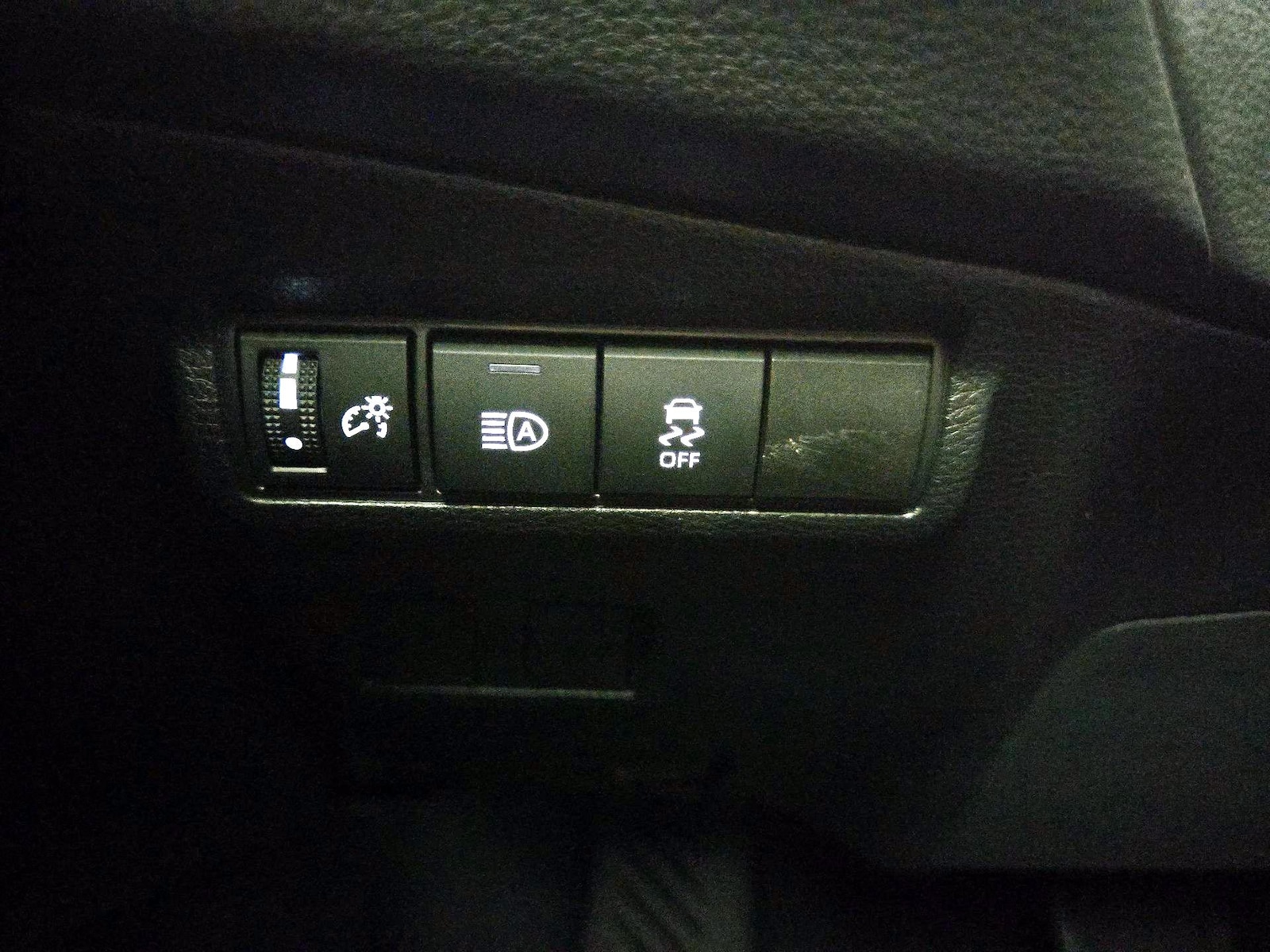 2026 Toyota Corolla Cross LE - Photo 14