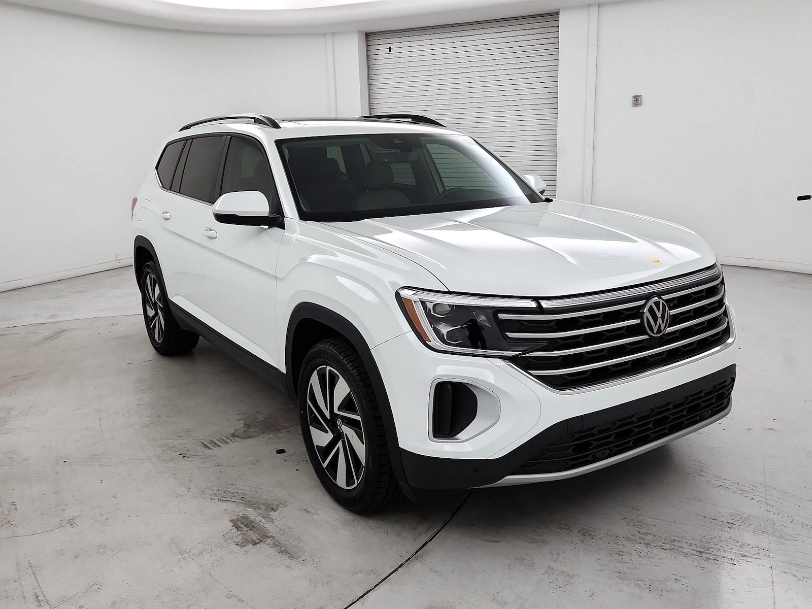 2024 Volkswagen Atlas SE w/Tech - Photo 1