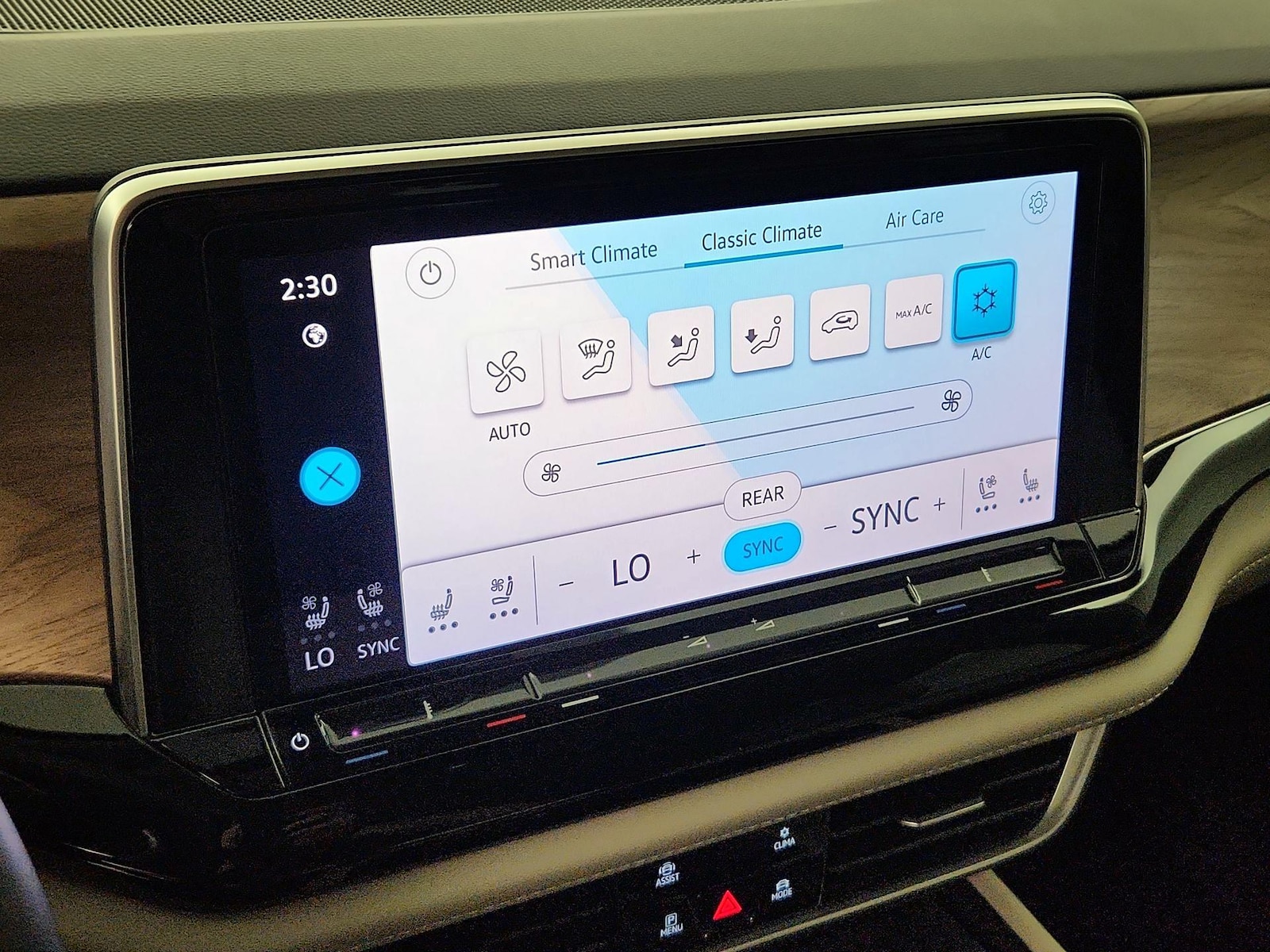 2024 Volkswagen Atlas SE w/Tech - Photo 15
