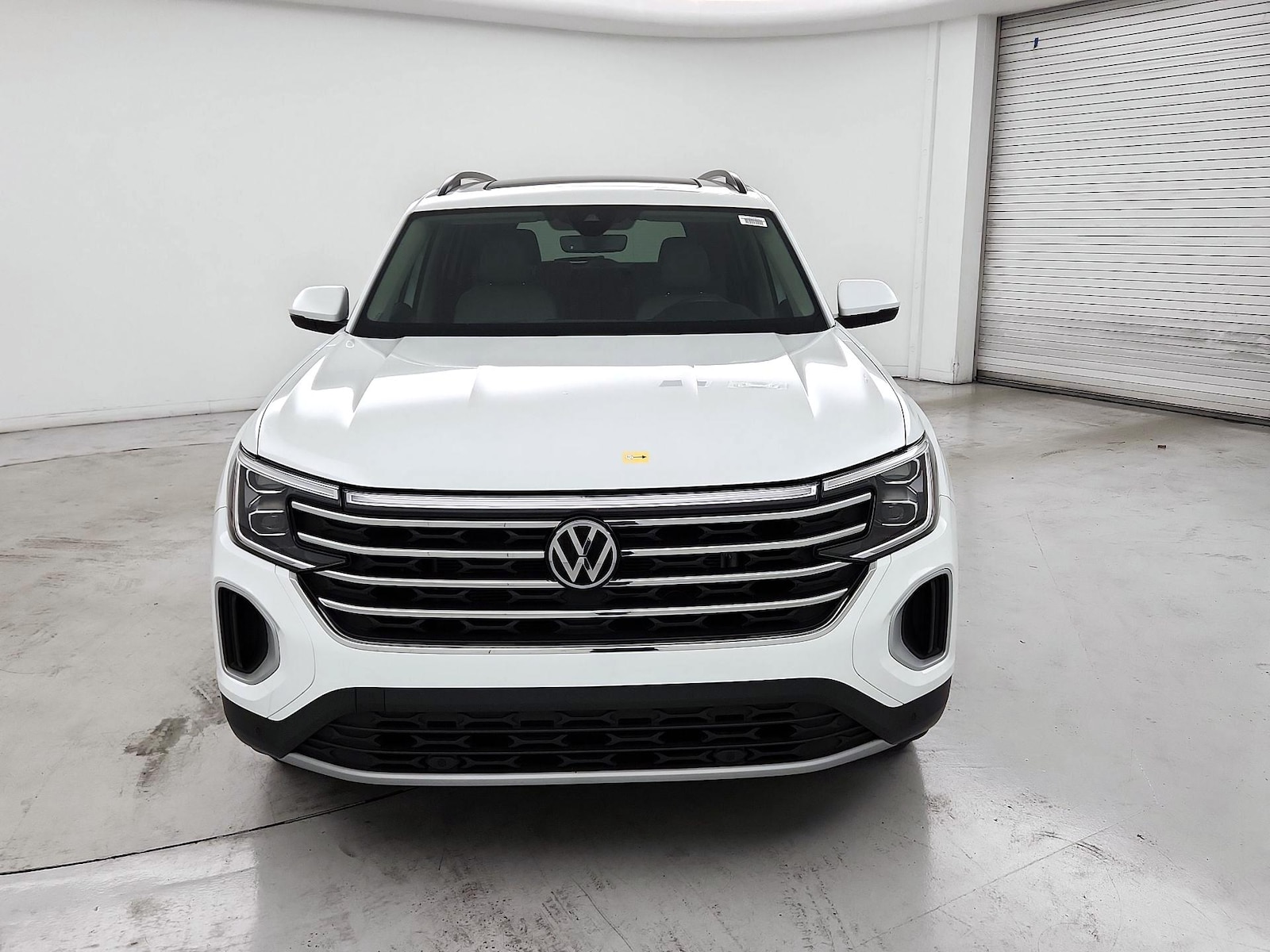 2024 Volkswagen Atlas SE w/Tech - Photo 2