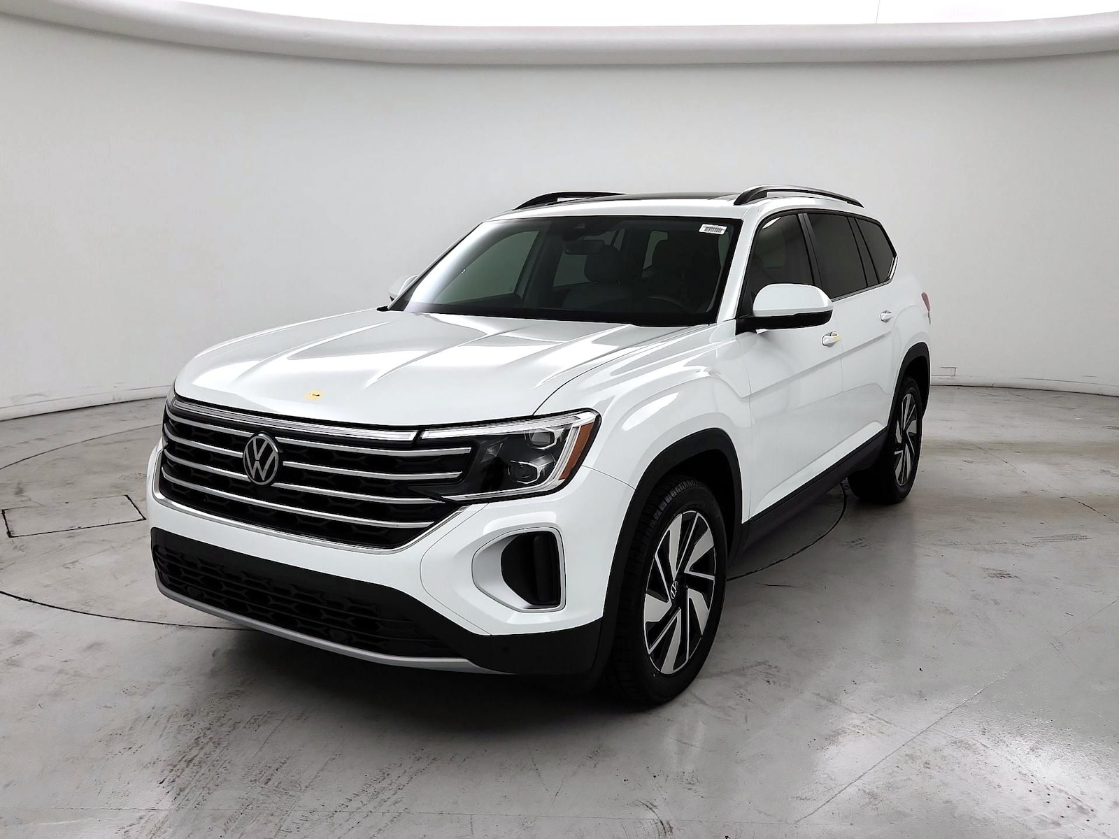 2024 Volkswagen Atlas SE w/Tech - Photo 3