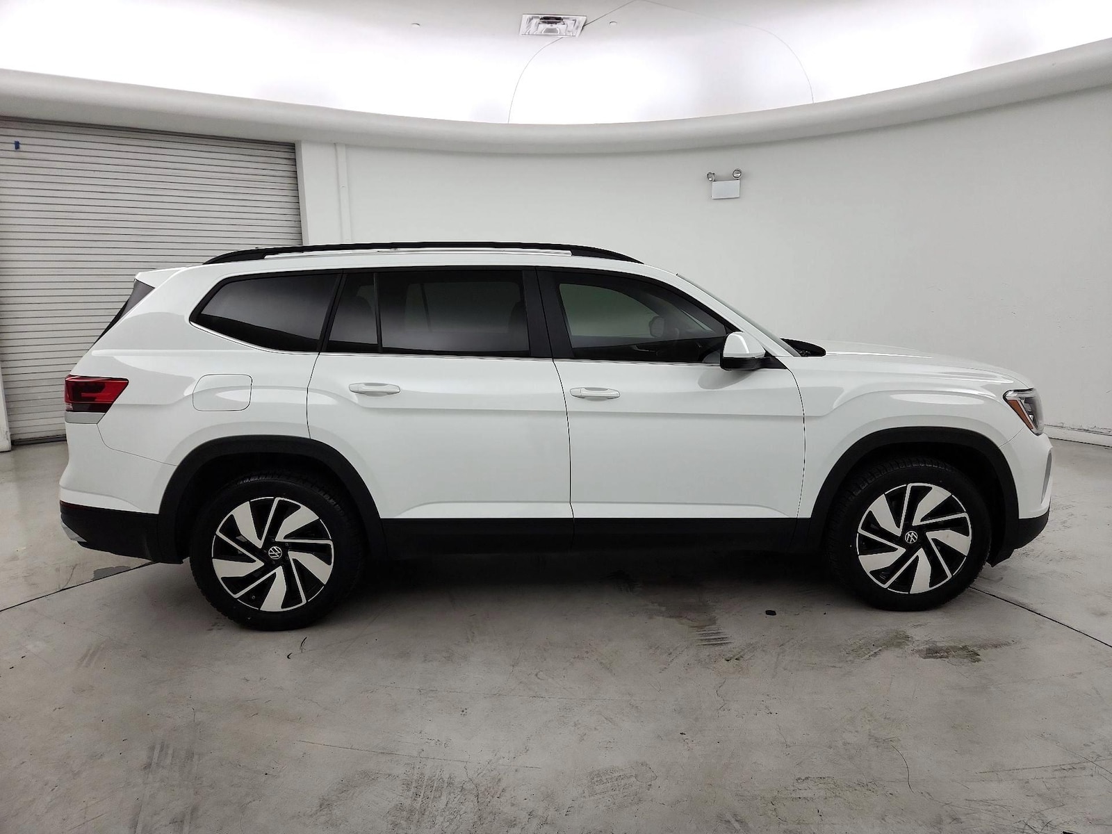 2024 Volkswagen Atlas SE w/Tech - Photo 4