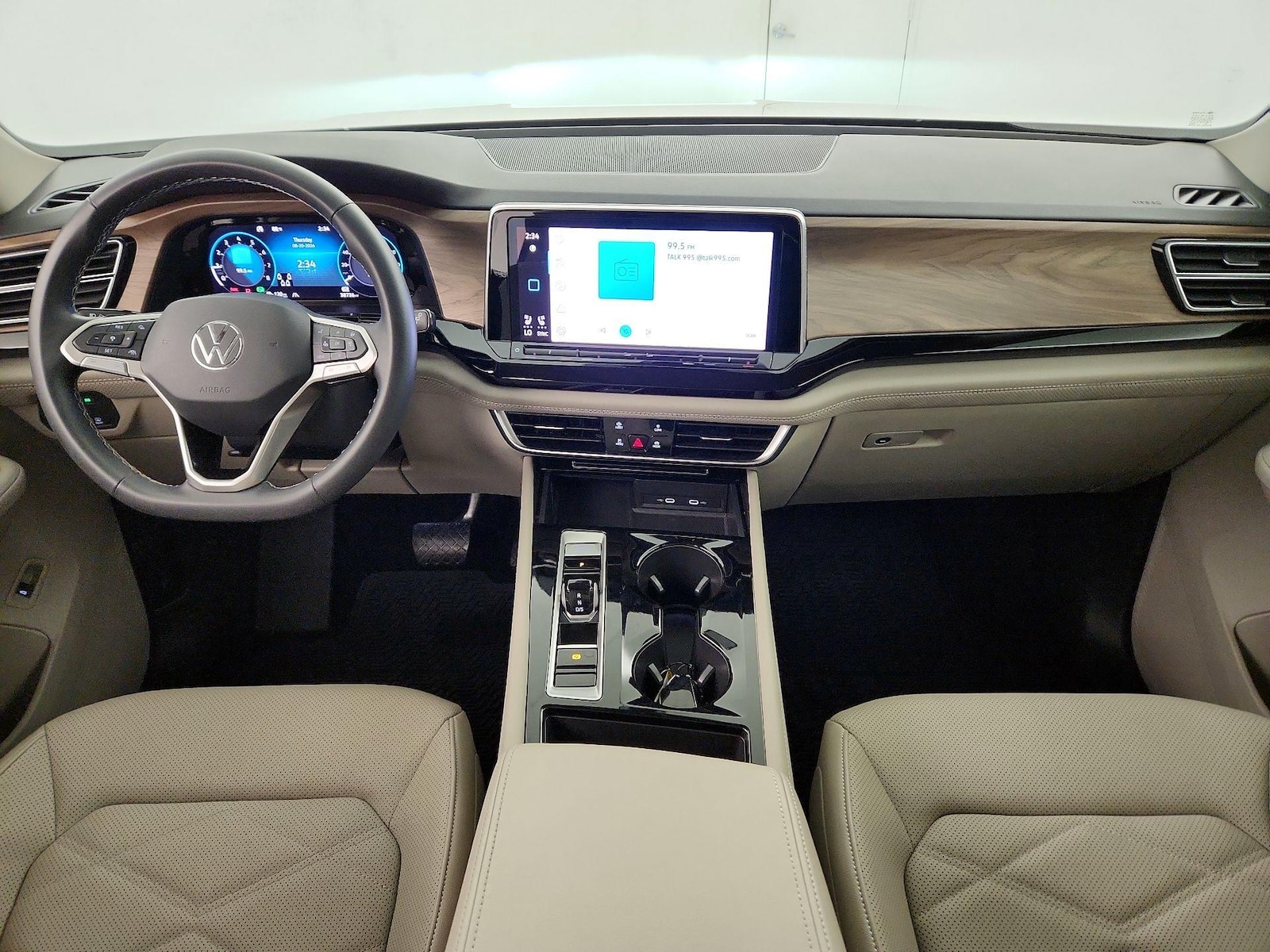 2024 Volkswagen Atlas SE w/Tech - Photo 8