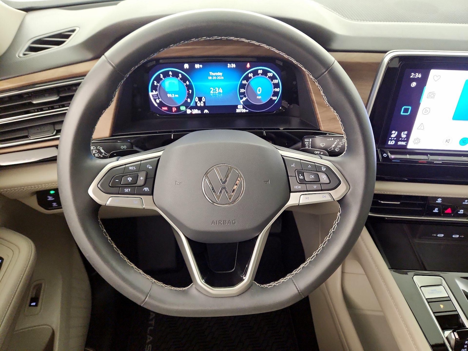 2024 Volkswagen Atlas SE w/Tech - Photo 9