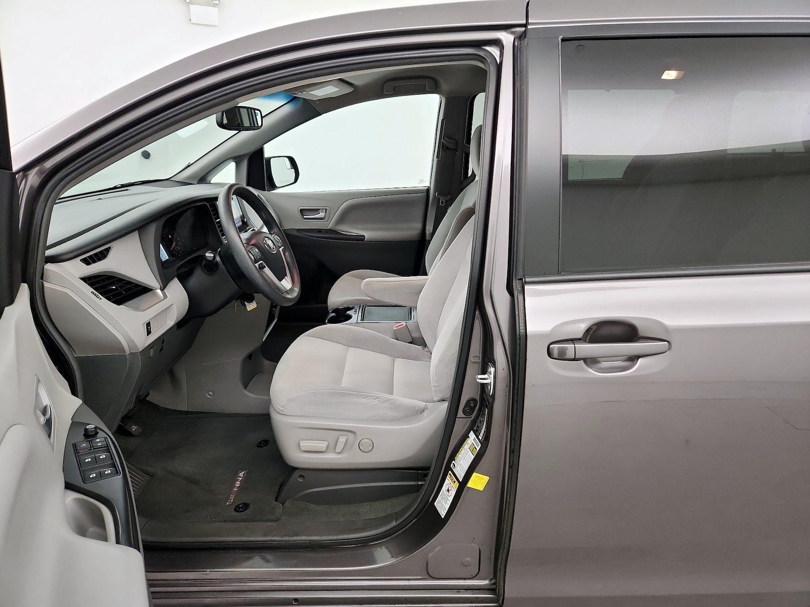 2015 Toyota Sienna LE - Photo 10
