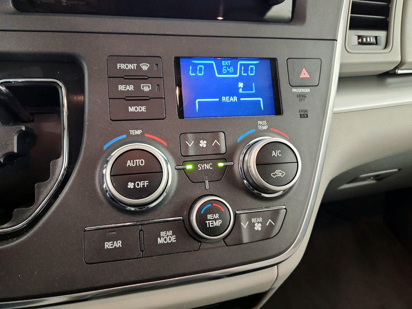 2015 Toyota Sienna LE - Photo 15