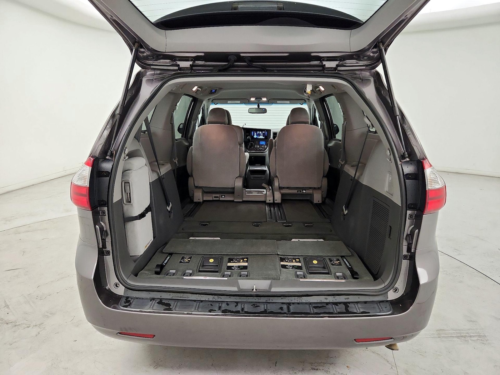 2015 Toyota Sienna LE - Photo 21