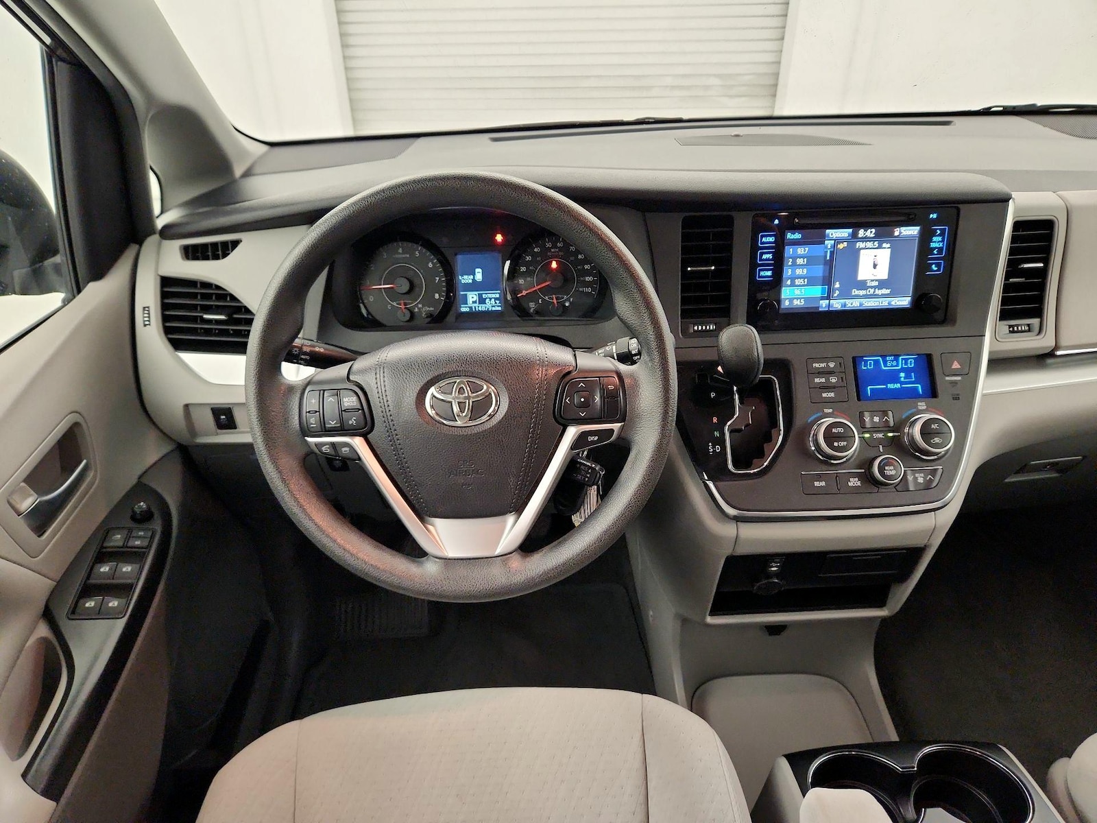 2015 Toyota Sienna LE - Photo 9
