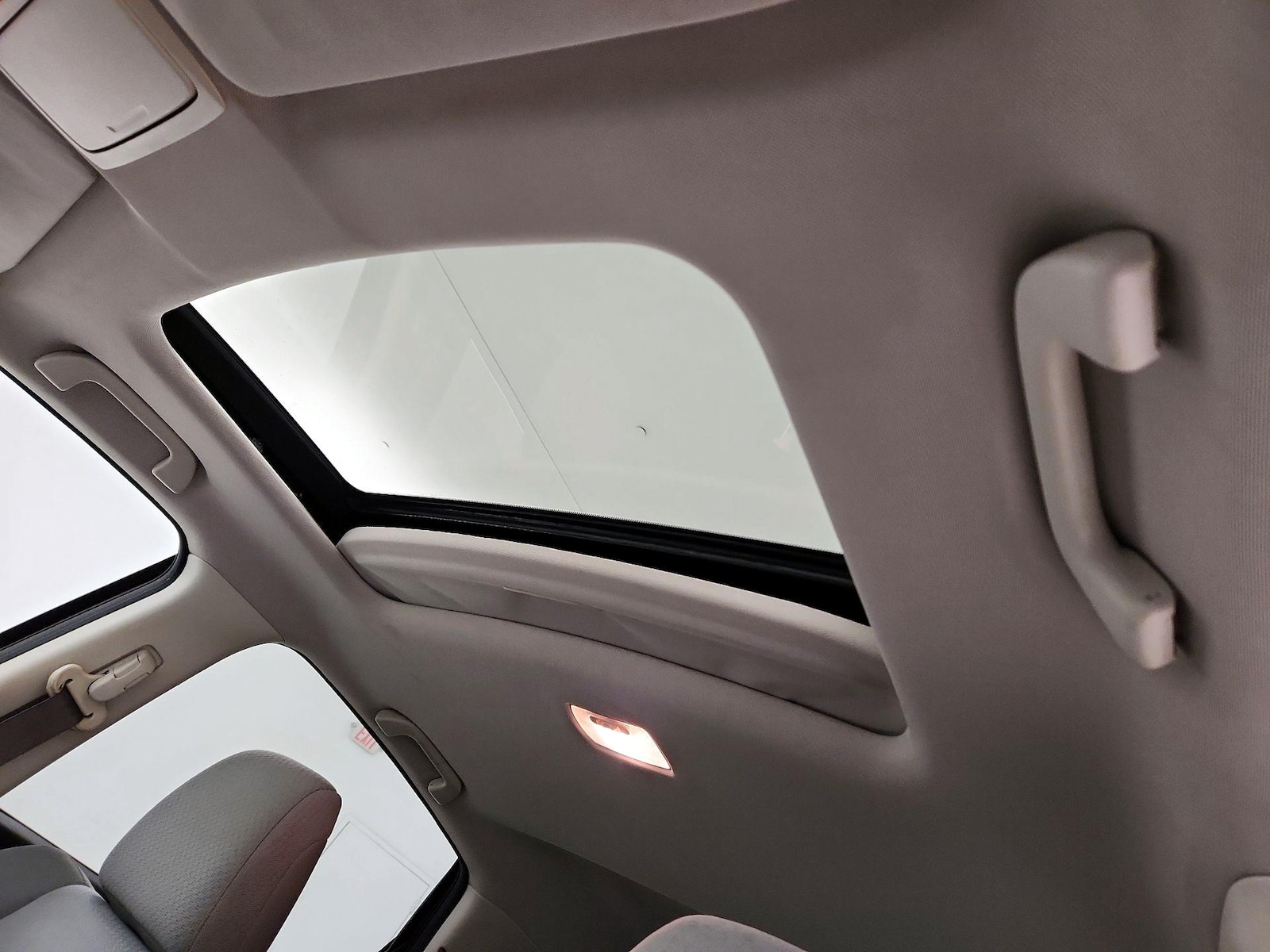 Sunroof(s) & Overhead Airbags