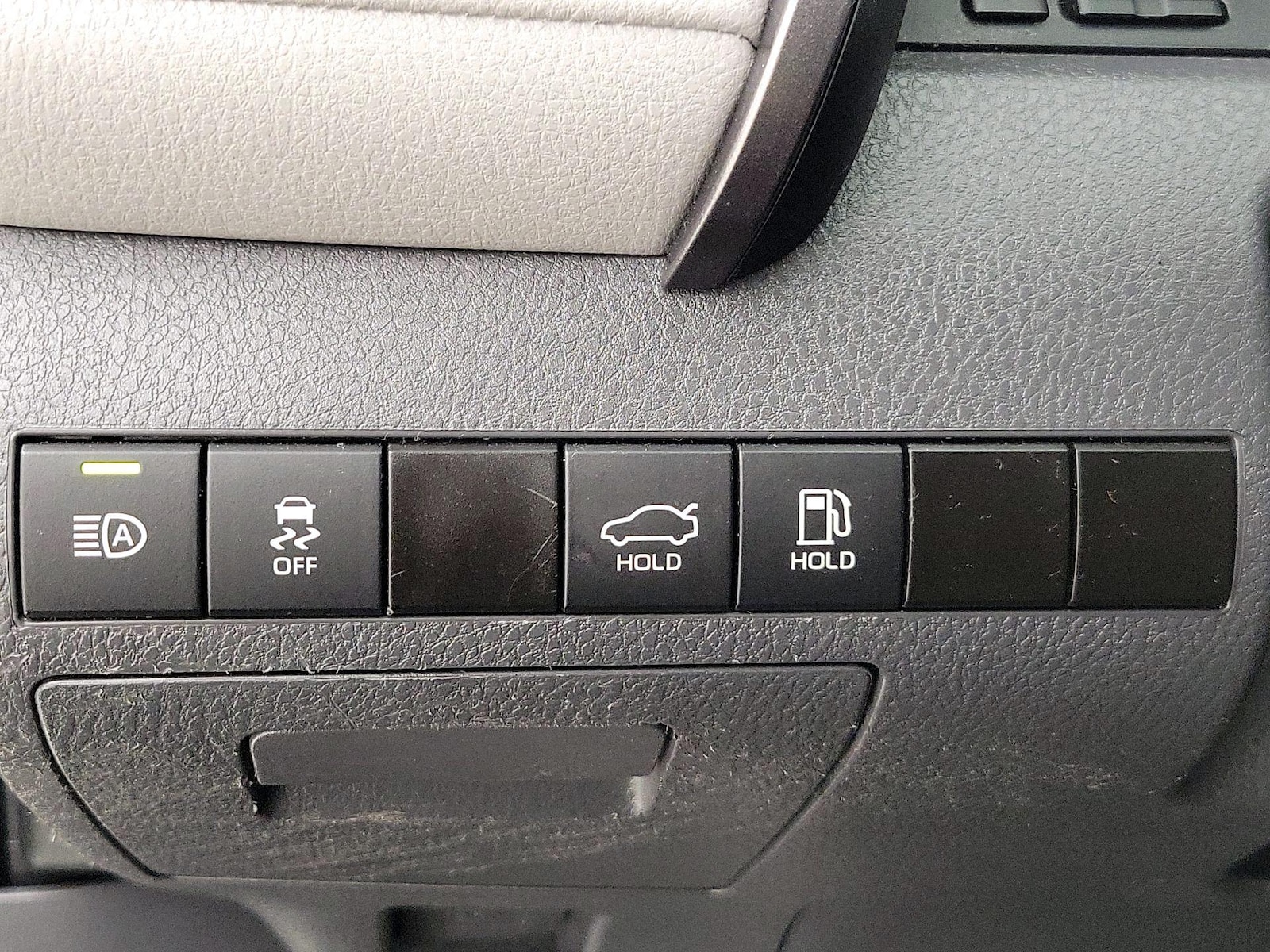 2023 Toyota Camry LE - Photo 14