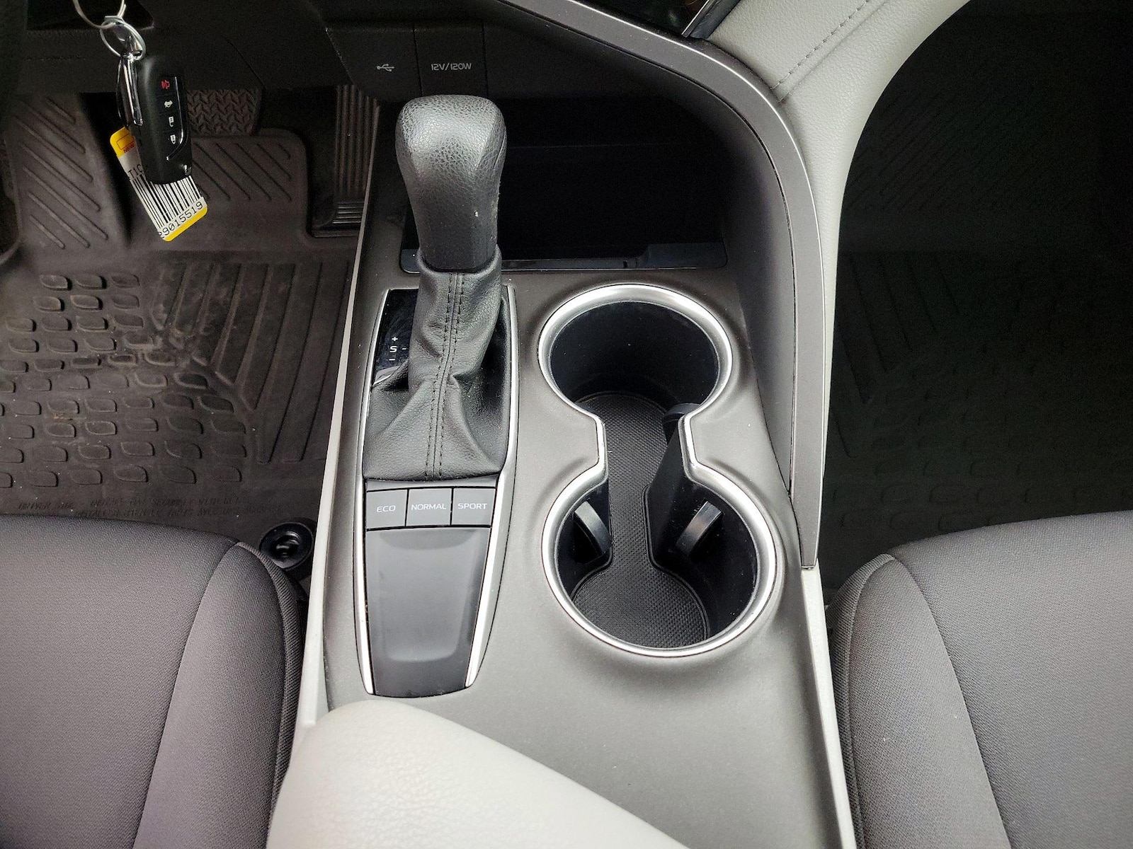 2023 Toyota Camry LE - Photo 18