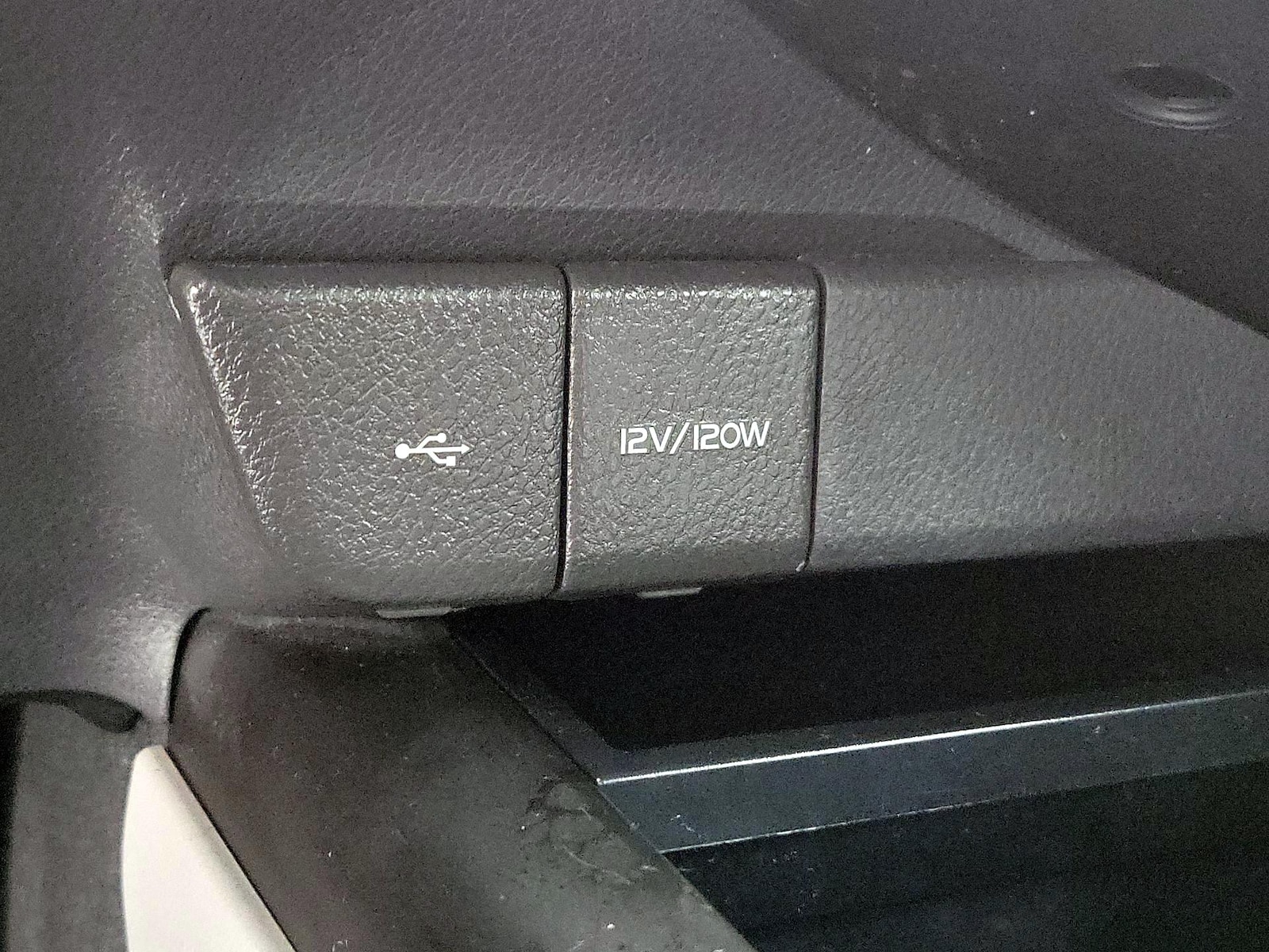 2023 Toyota Camry LE - Photo 19
