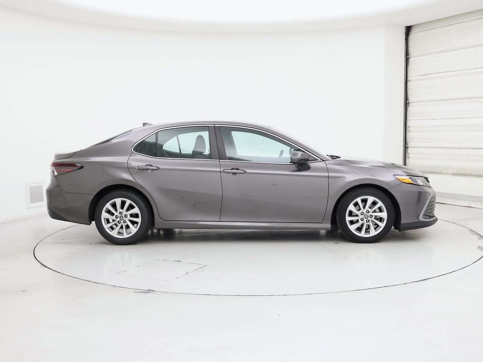2023 Toyota Camry LE - Photo 8