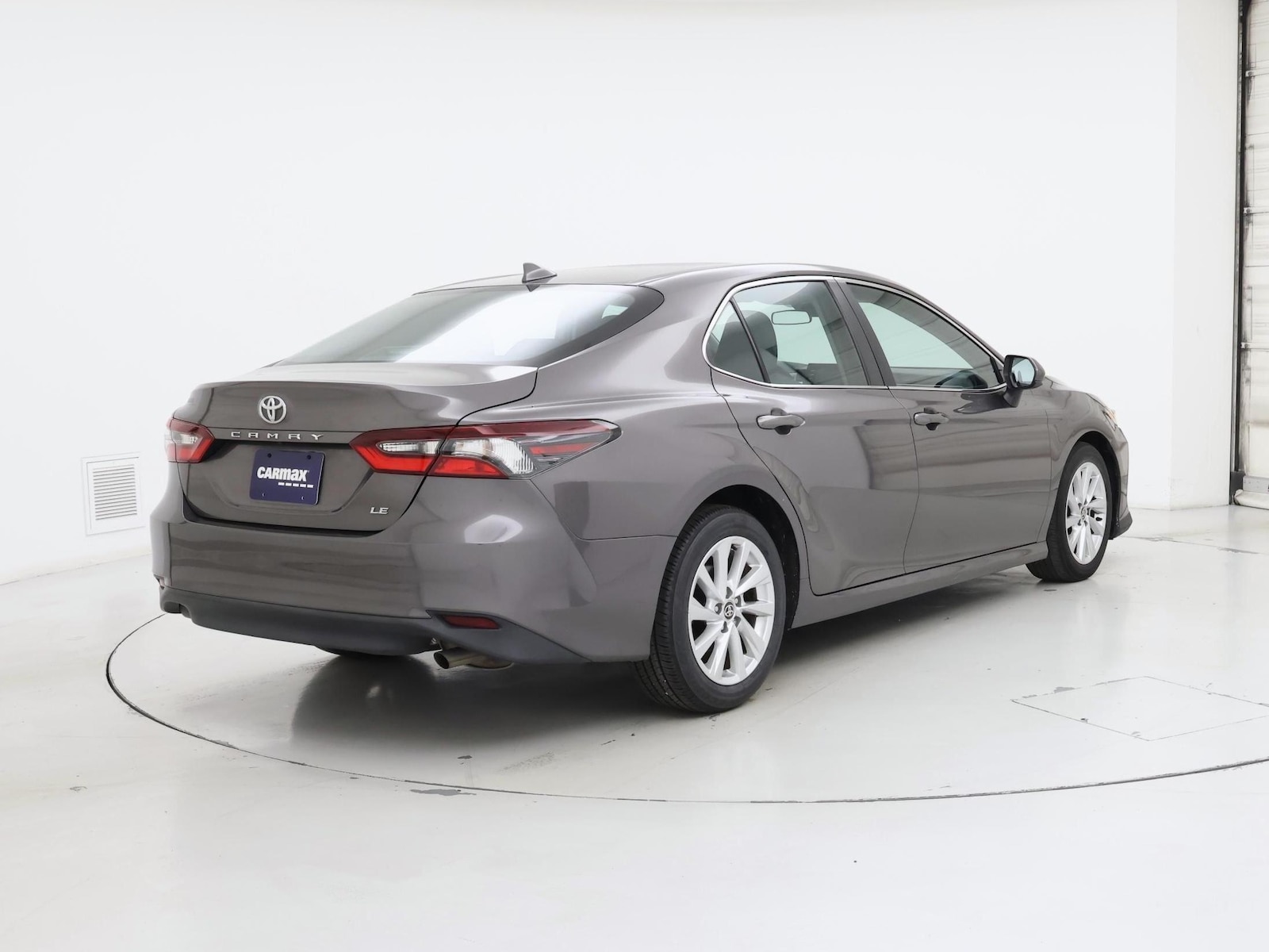 2023 Toyota Camry LE - Photo 9