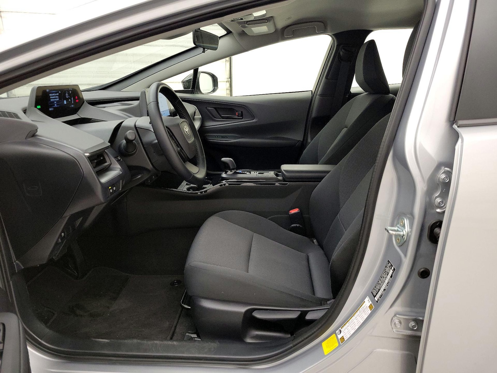 2026 Toyota Prius LE - Photo 12