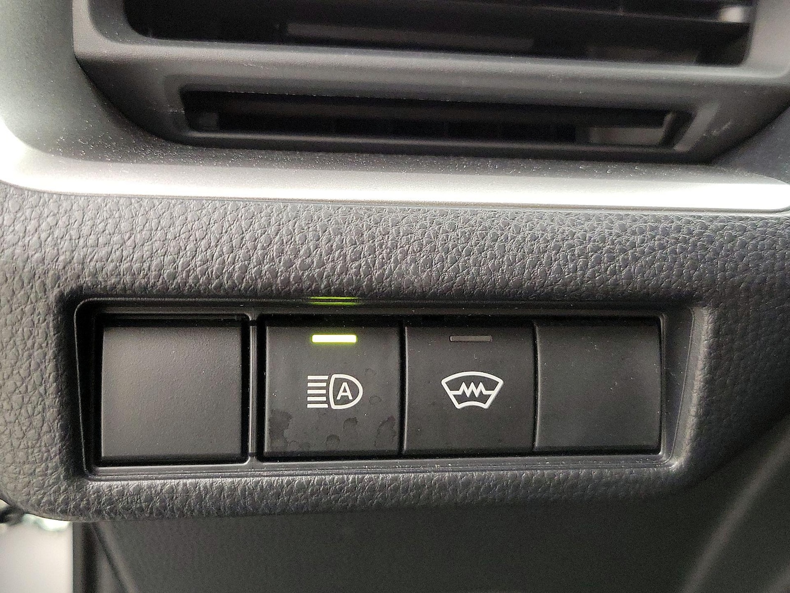 2026 Toyota Prius LE - Photo 14