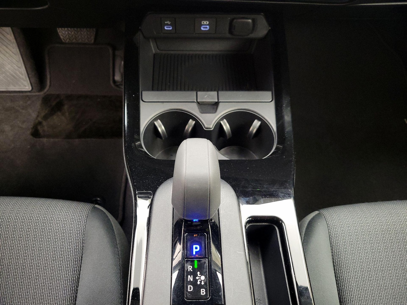 2026 Toyota Prius LE - Photo 18