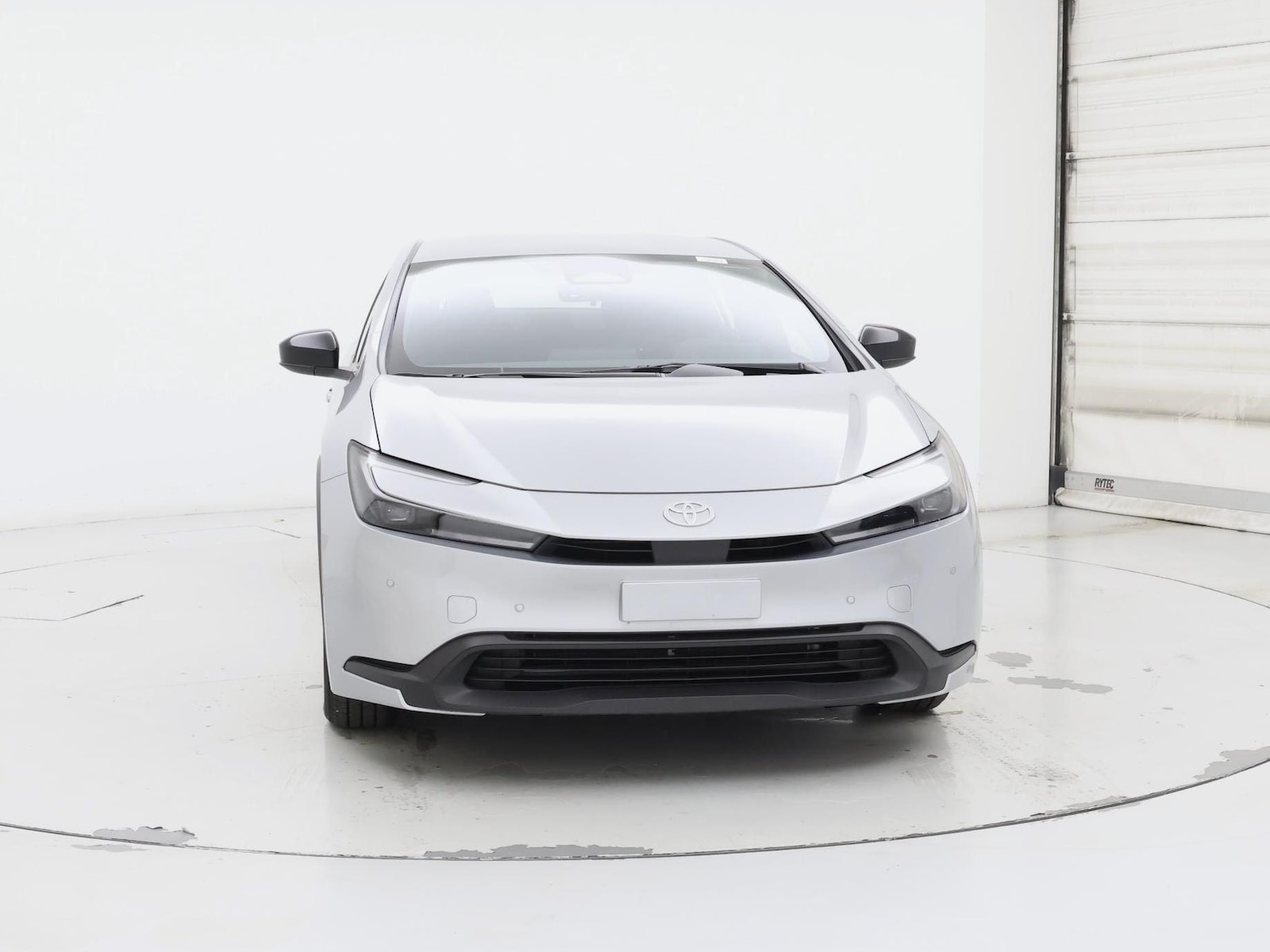 2026 Toyota Prius LE - Photo 6