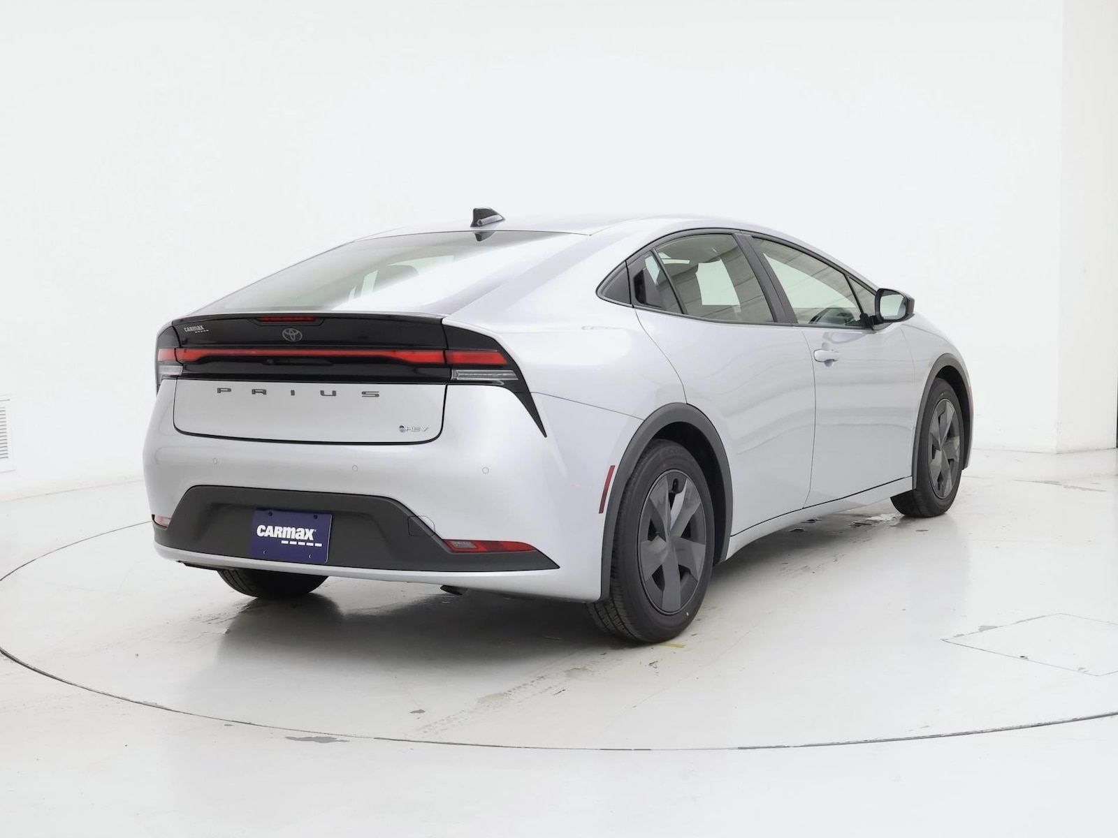 2026 Toyota Prius LE - Photo 9