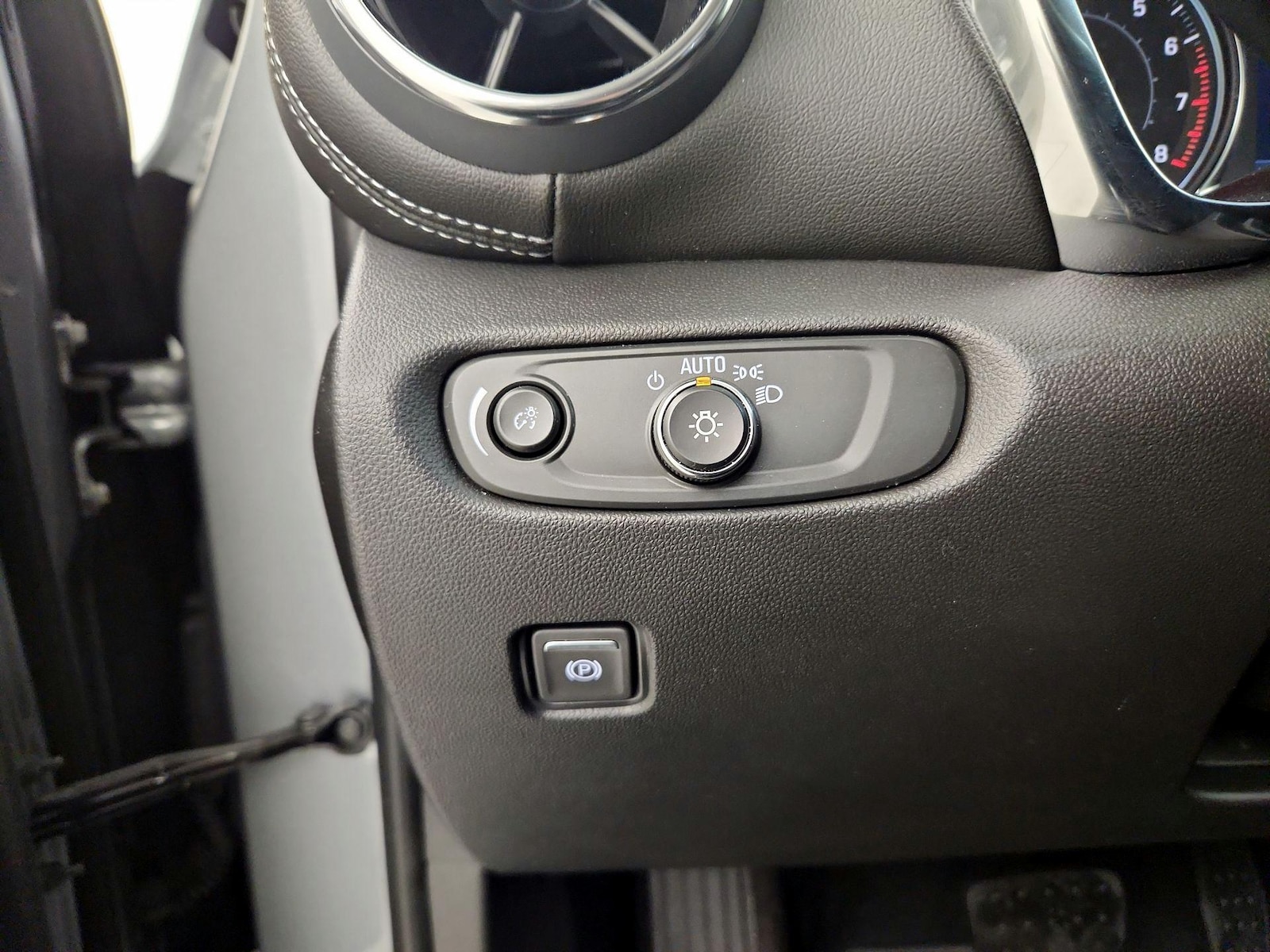 2025 Chevrolet Blazer 2LT - Photo 12