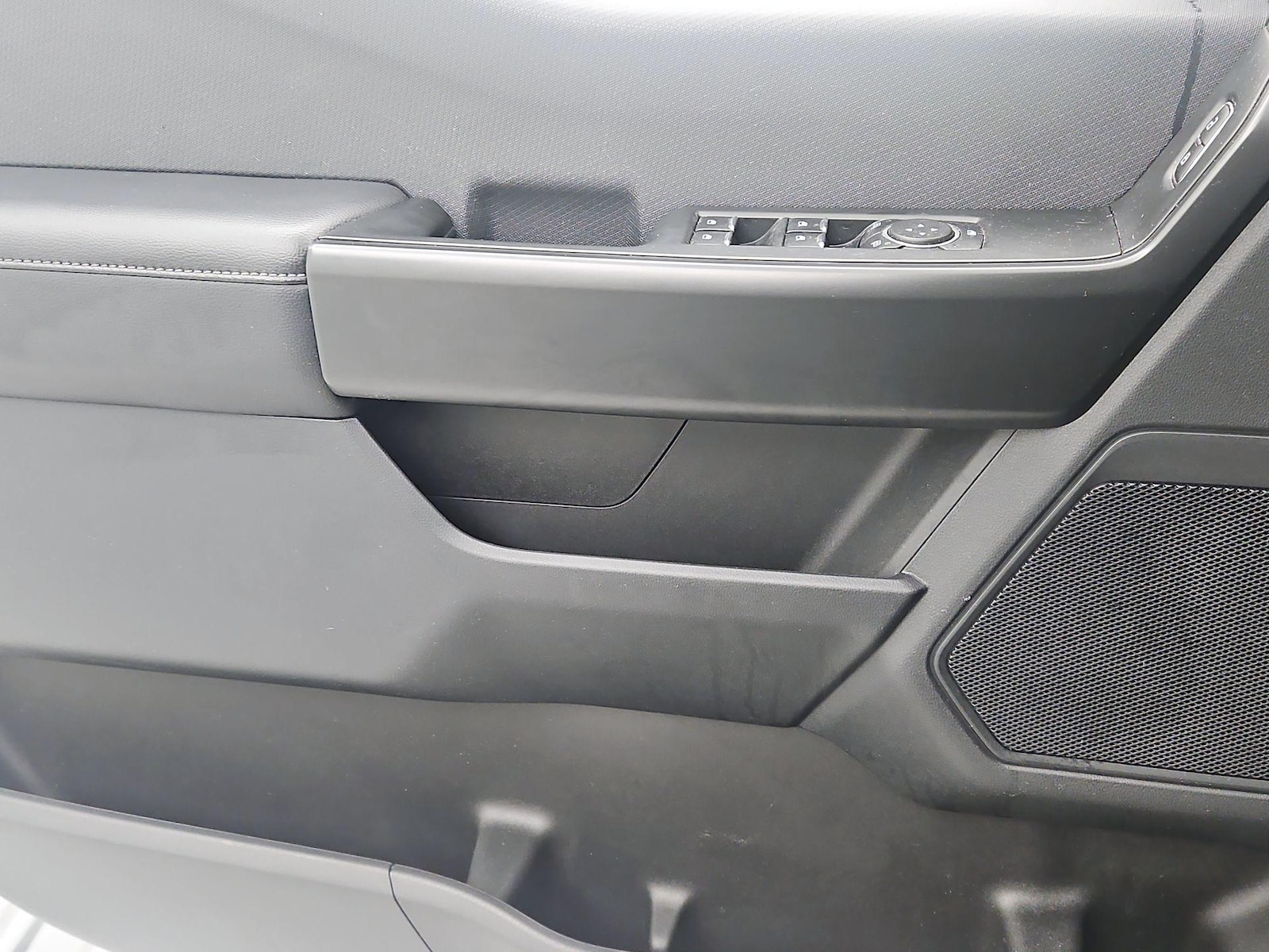 2025 Ford F-150 STX - Photo 13