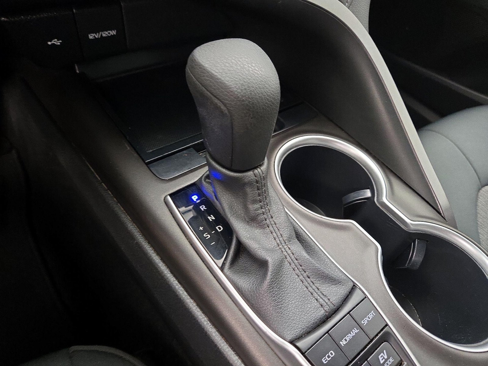 2023 Toyota Camry LE - Photo 18