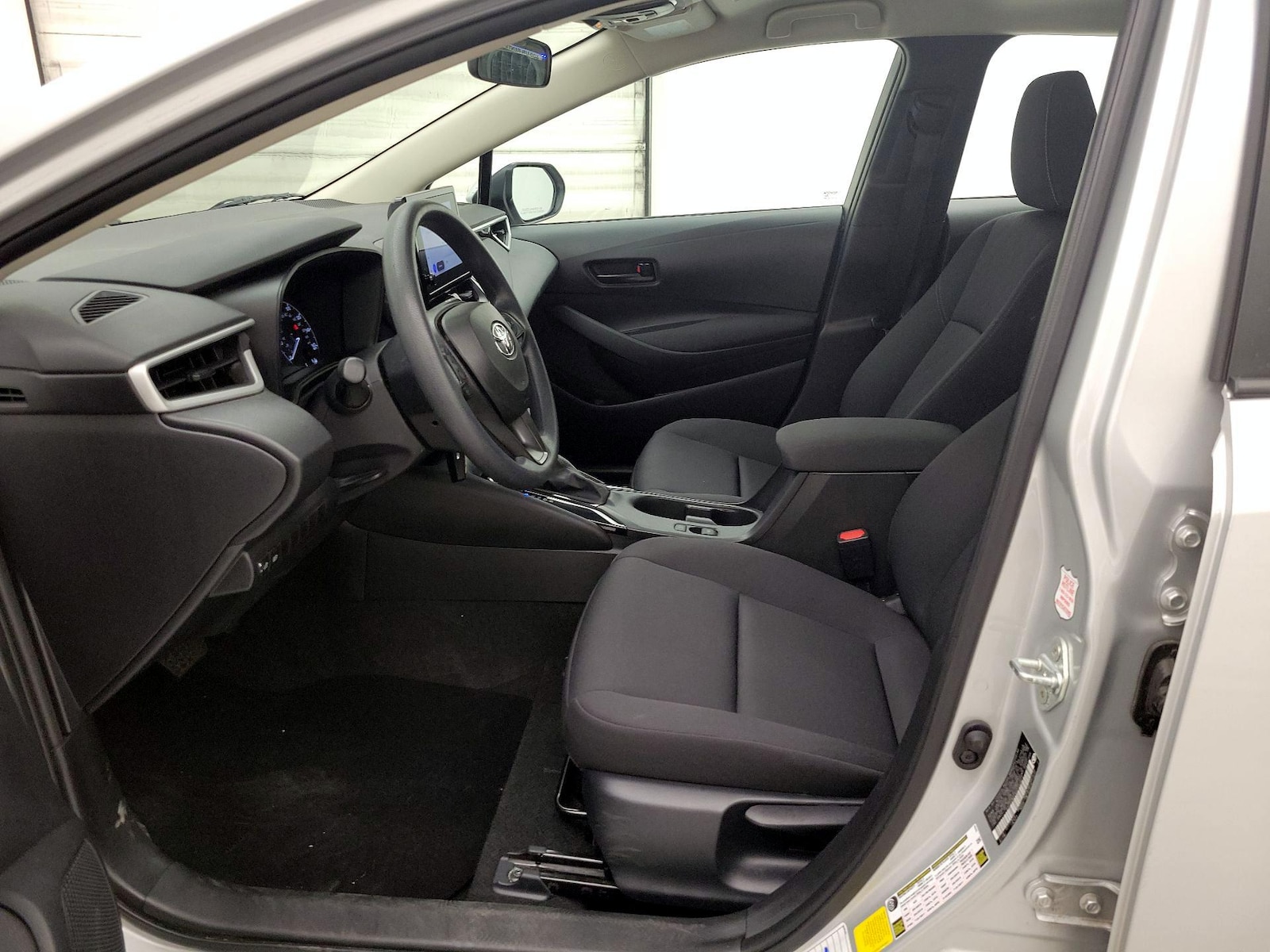 2025 Toyota Corolla LE - Photo 12