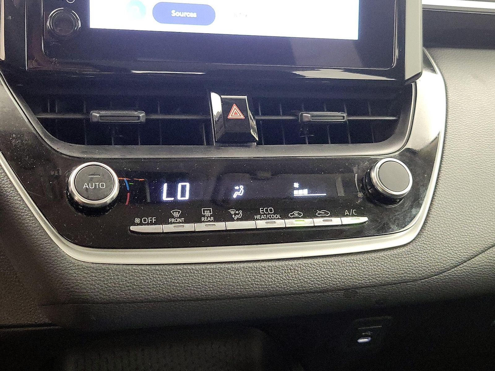 2025 Toyota Corolla LE - Photo 17