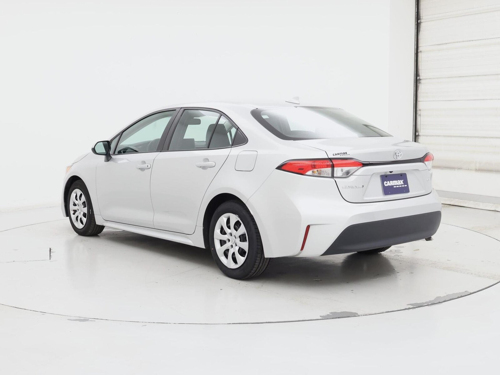 2025 Toyota Corolla LE - Photo 3