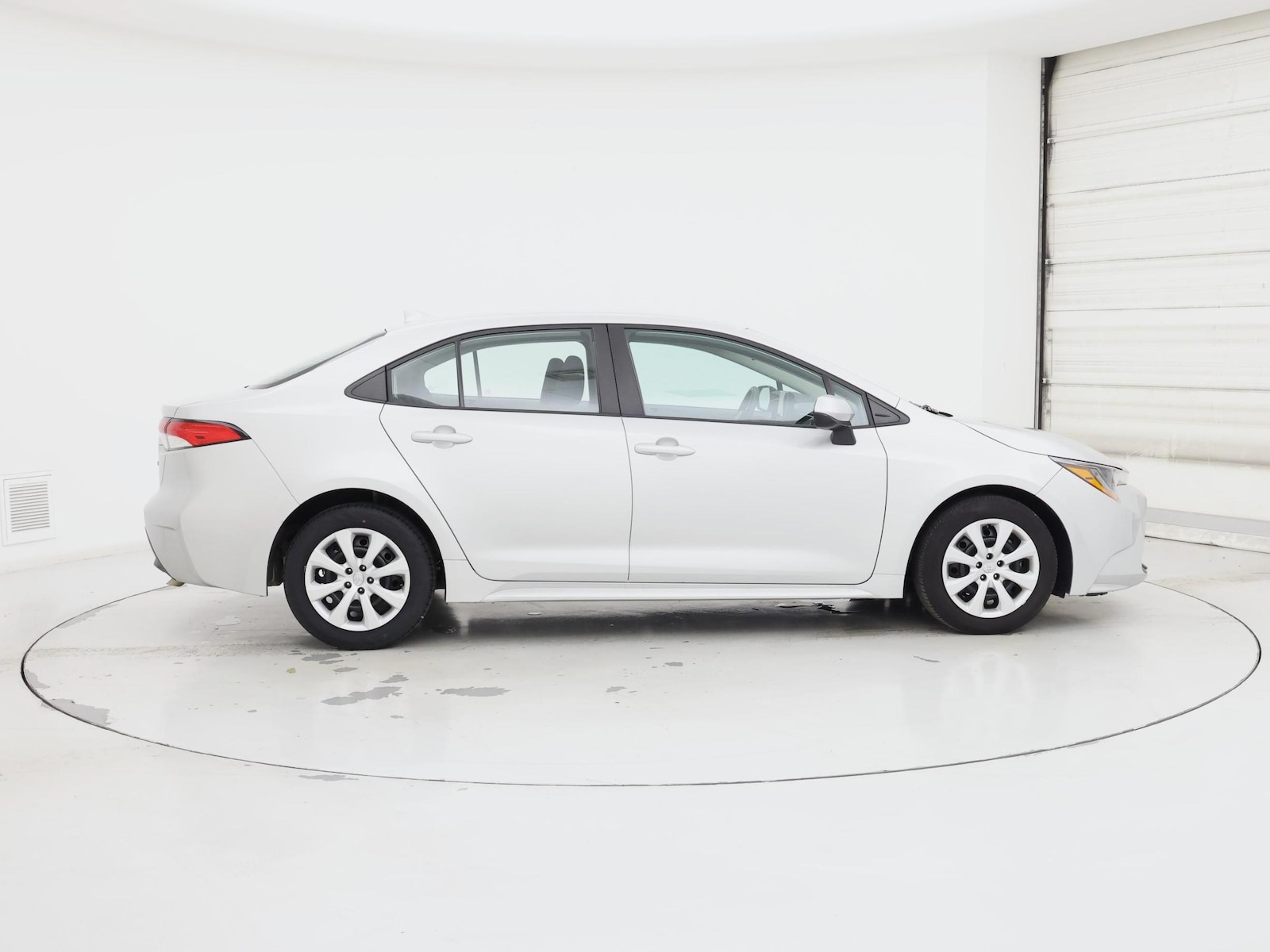 2025 Toyota Corolla LE - Photo 8